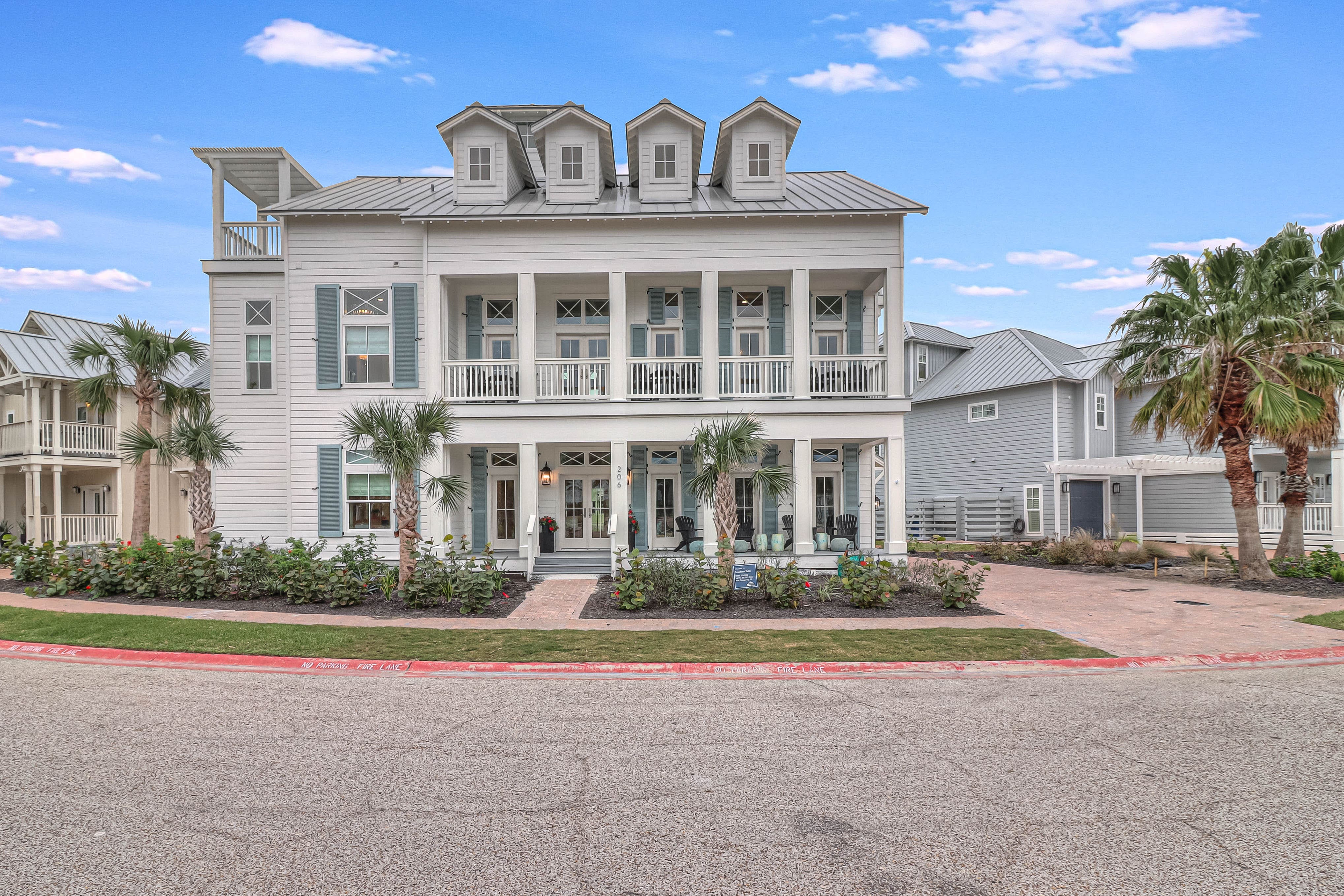 Coastal Haven Villa Texas 14: 4-Bedroom Villa Rental Port Aransas with Resort Amenities and Lake Views