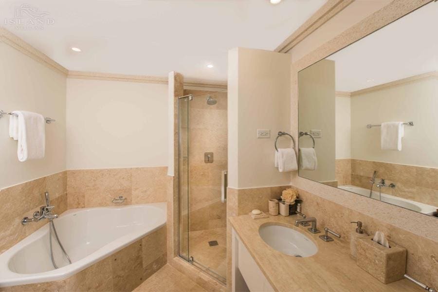 Coral Reef Gardens: Luxury 4-Bedroom Apartment Rental Holetown Barbados with Private Pool and Golf Course Access