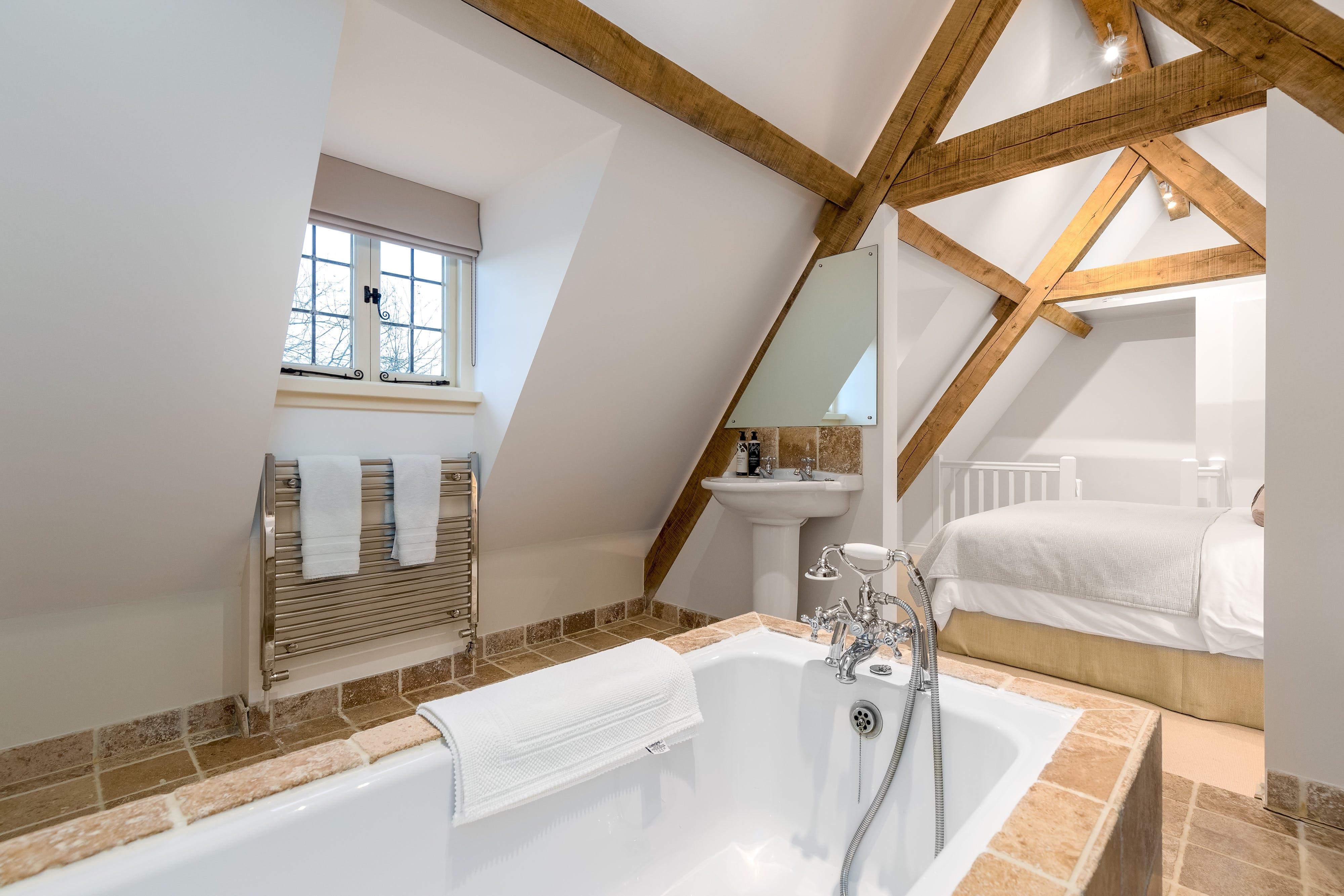 Corte del Cielo: Luxury 3-Bedroom Apartment with Countryside Charm, Chipping Norton