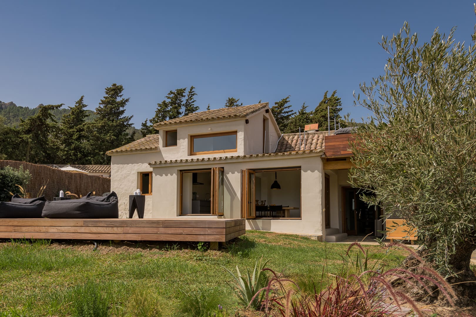 Cortijo Almendro Zahara: Charming 4-Bedroom Cottage with Pool and Sea Views, Andalusia