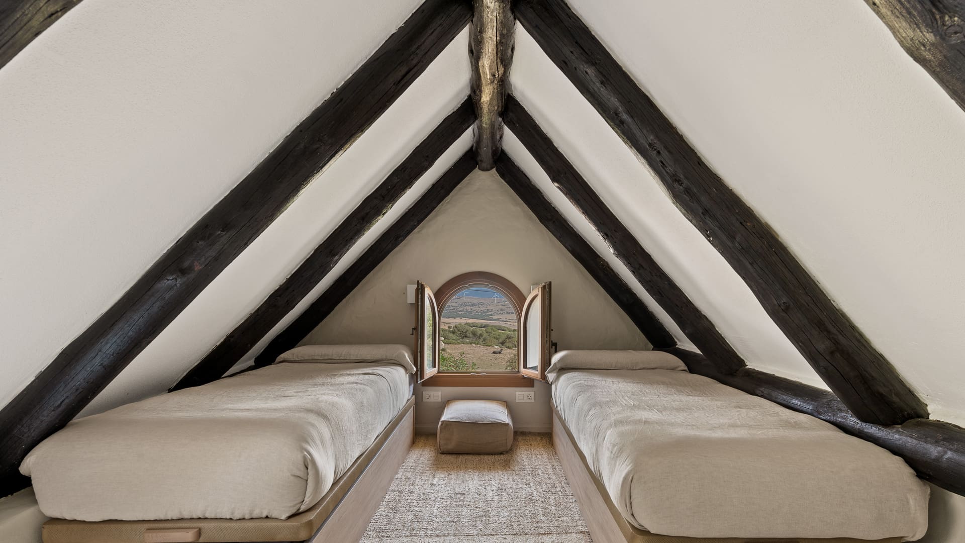 Cortijo Almendro Zahara: Charming 4-Bedroom Cottage with Pool and Sea Views, Andalusia