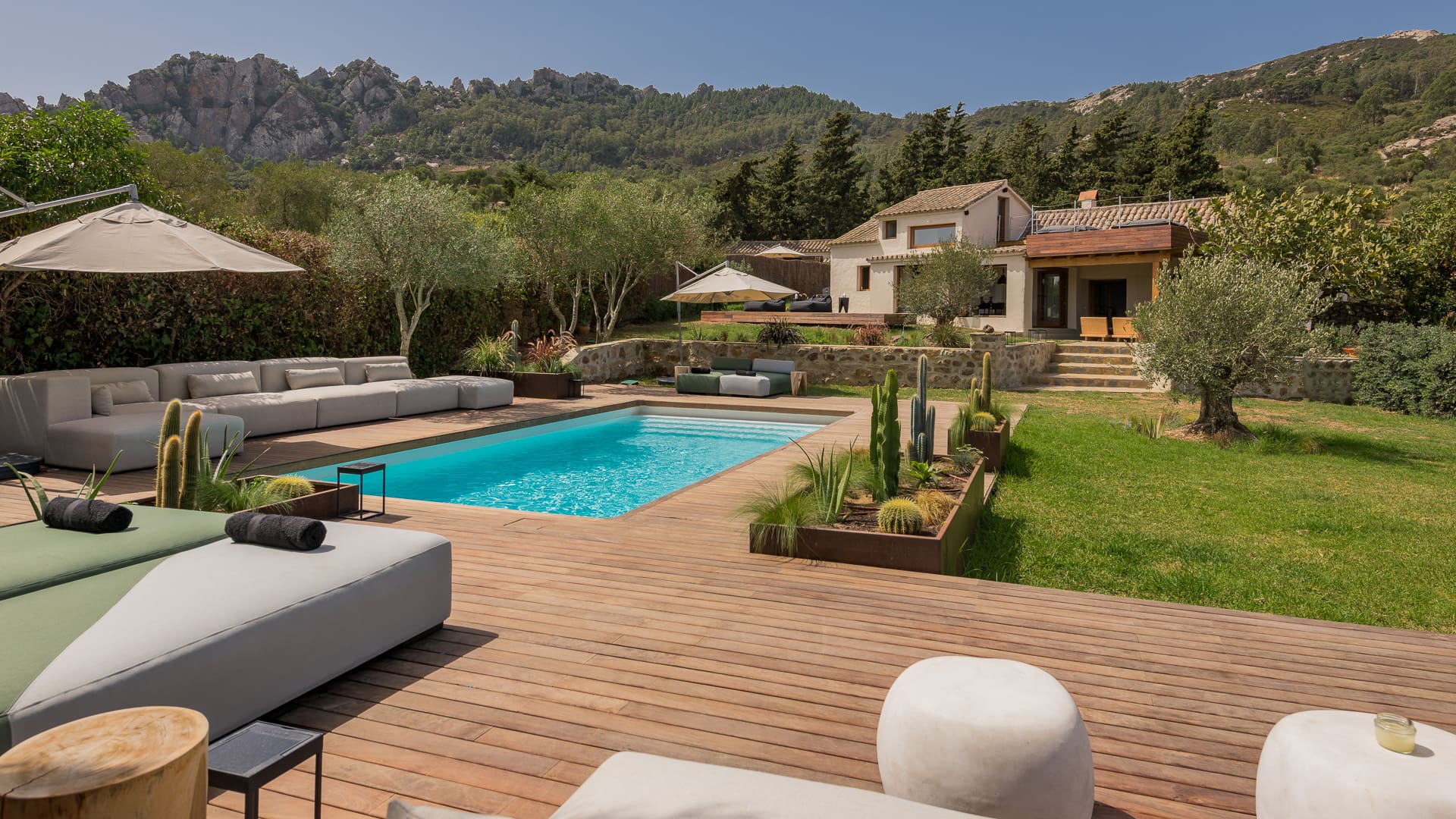 Cortijo Almendro Zahara: Charming 4-Bedroom Cottage with Pool and Sea Views, Andalusia