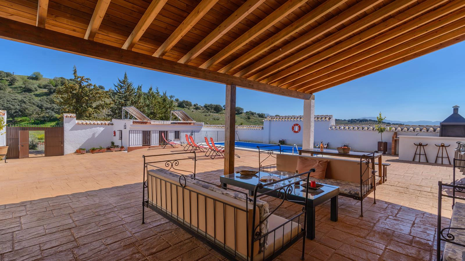 Cortijo Almijara Malaga: Luxury 9-Bedroom Apartment with Private Pool, Malaga
