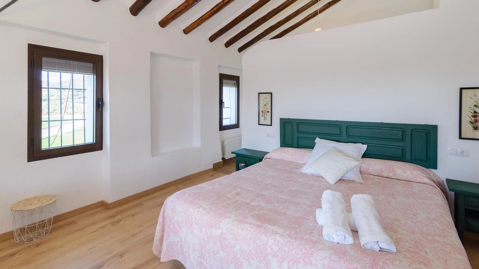 Cortijo Almijara Malaga: Luxury 9-Bedroom Apartment with Private Pool, Malaga