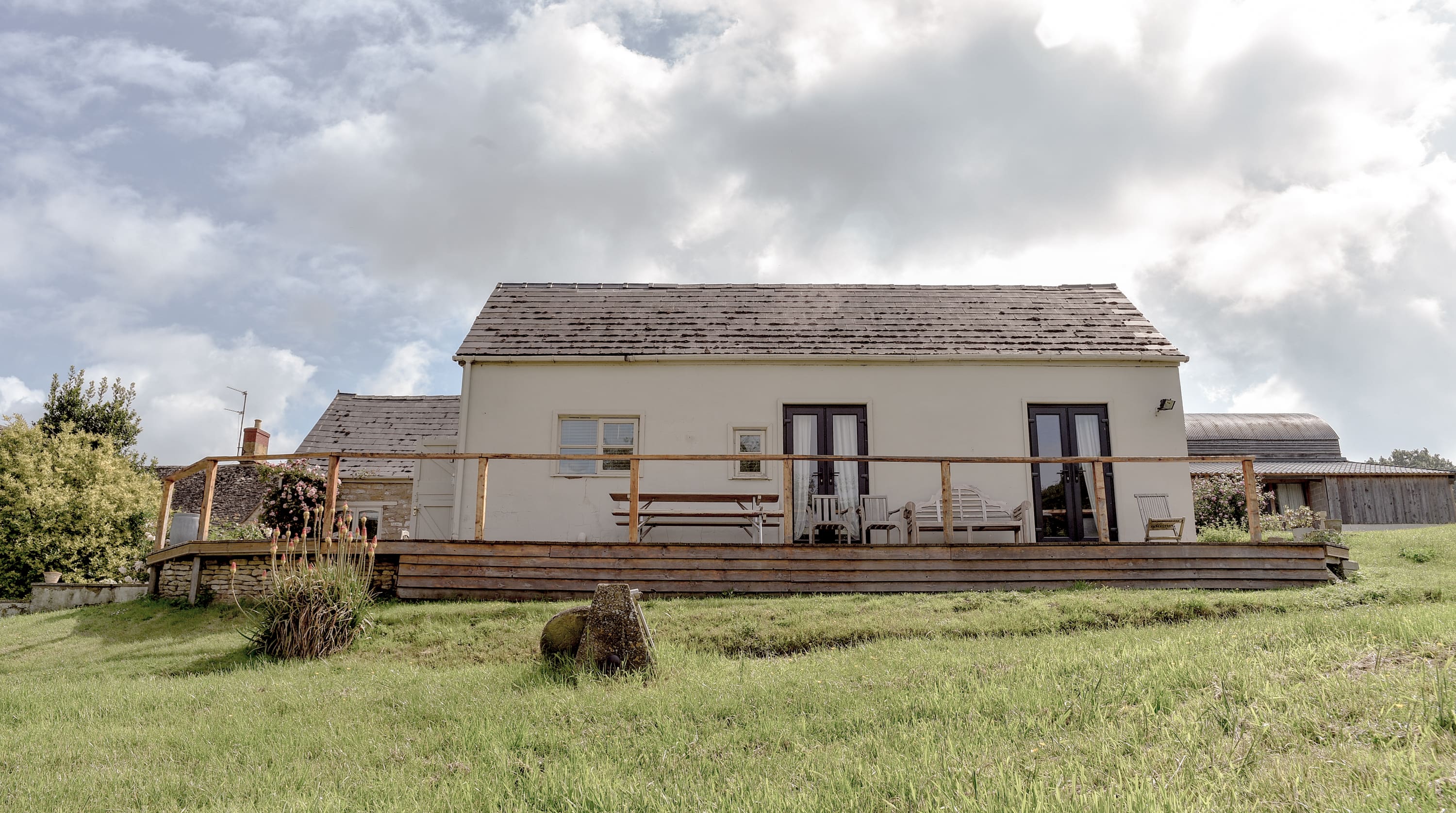 Cotswold Manor Retreat: Luxury Cottage Rental Winchcombe Estate: 8-Bedroom Cotswolds Retreat with 90 Acres