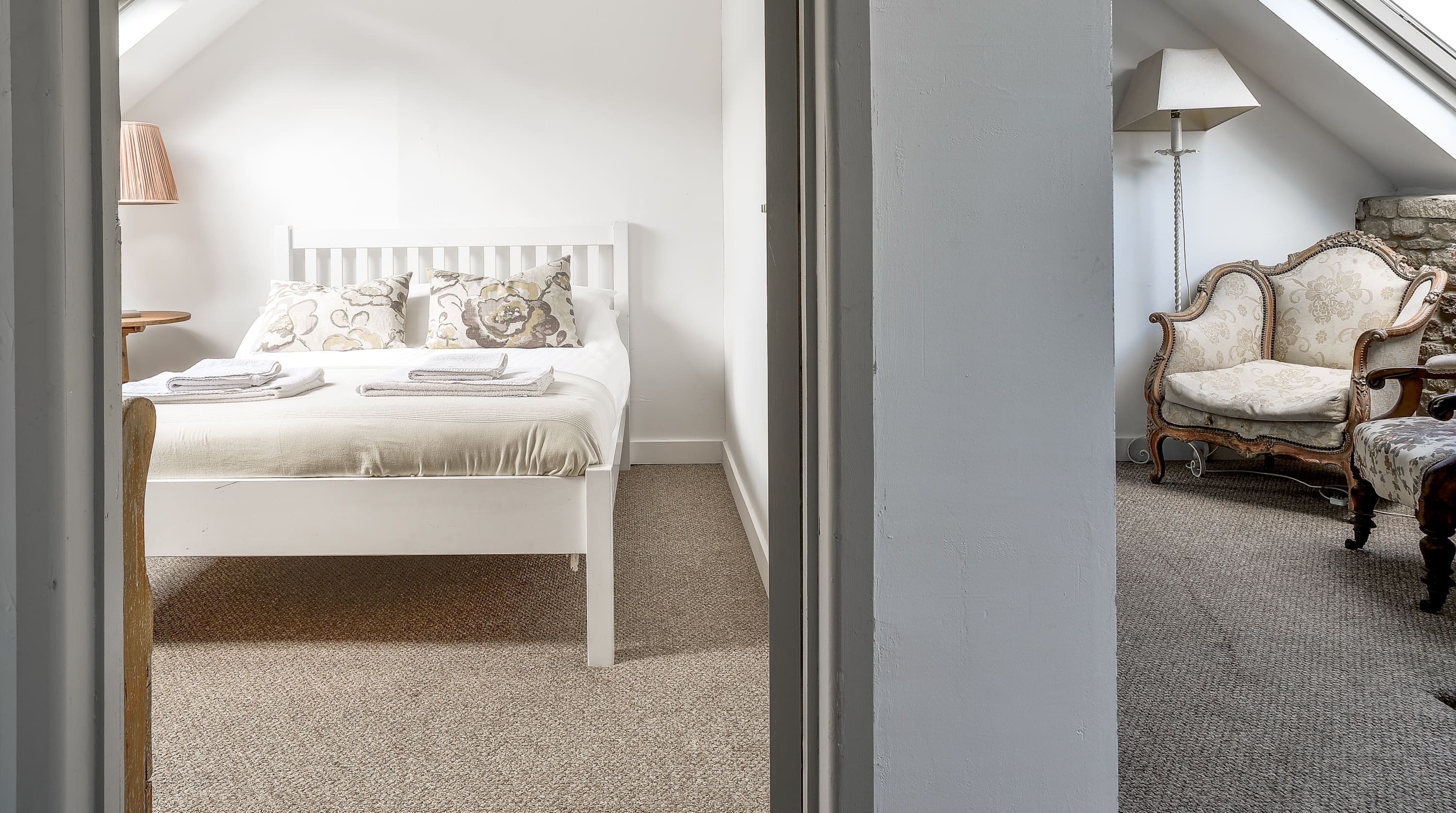 Cotswold Manor Retreat: Luxury Cottage Rental Winchcombe Estate: 8-Bedroom Cotswolds Retreat with 90 Acres