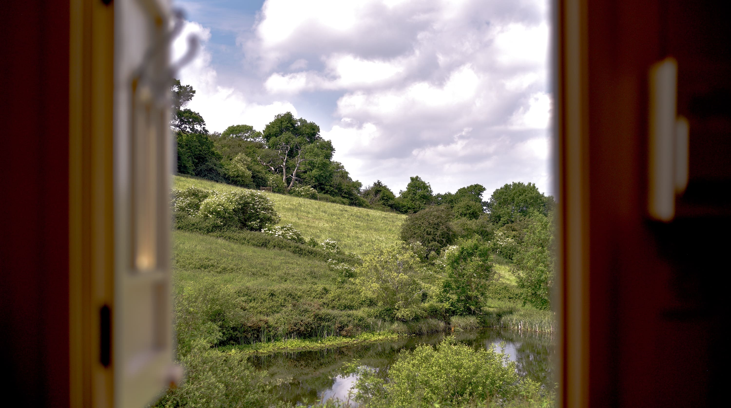 Cotswold Manor Retreat: Luxury Cottage Rental Winchcombe Estate: 8-Bedroom Cotswolds Retreat with 90 Acres