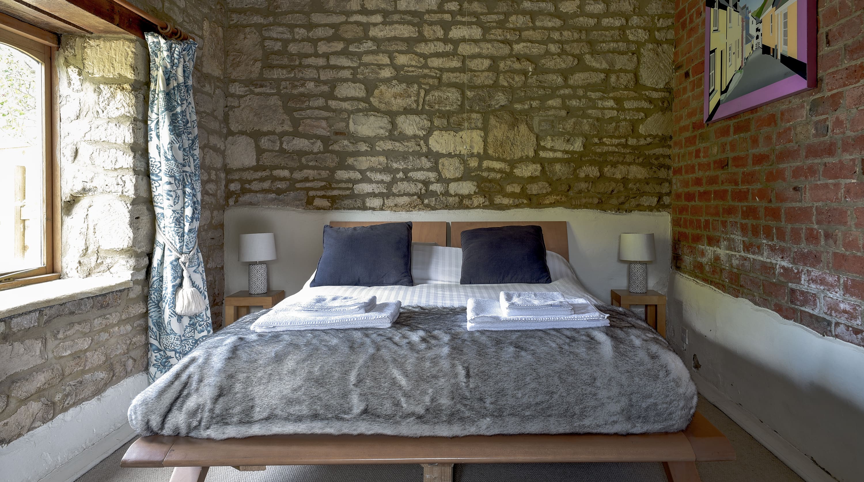 Cotswold Manor Retreat: Luxury Cottage Rental Winchcombe Estate: 8-Bedroom Cotswolds Retreat with 90 Acres