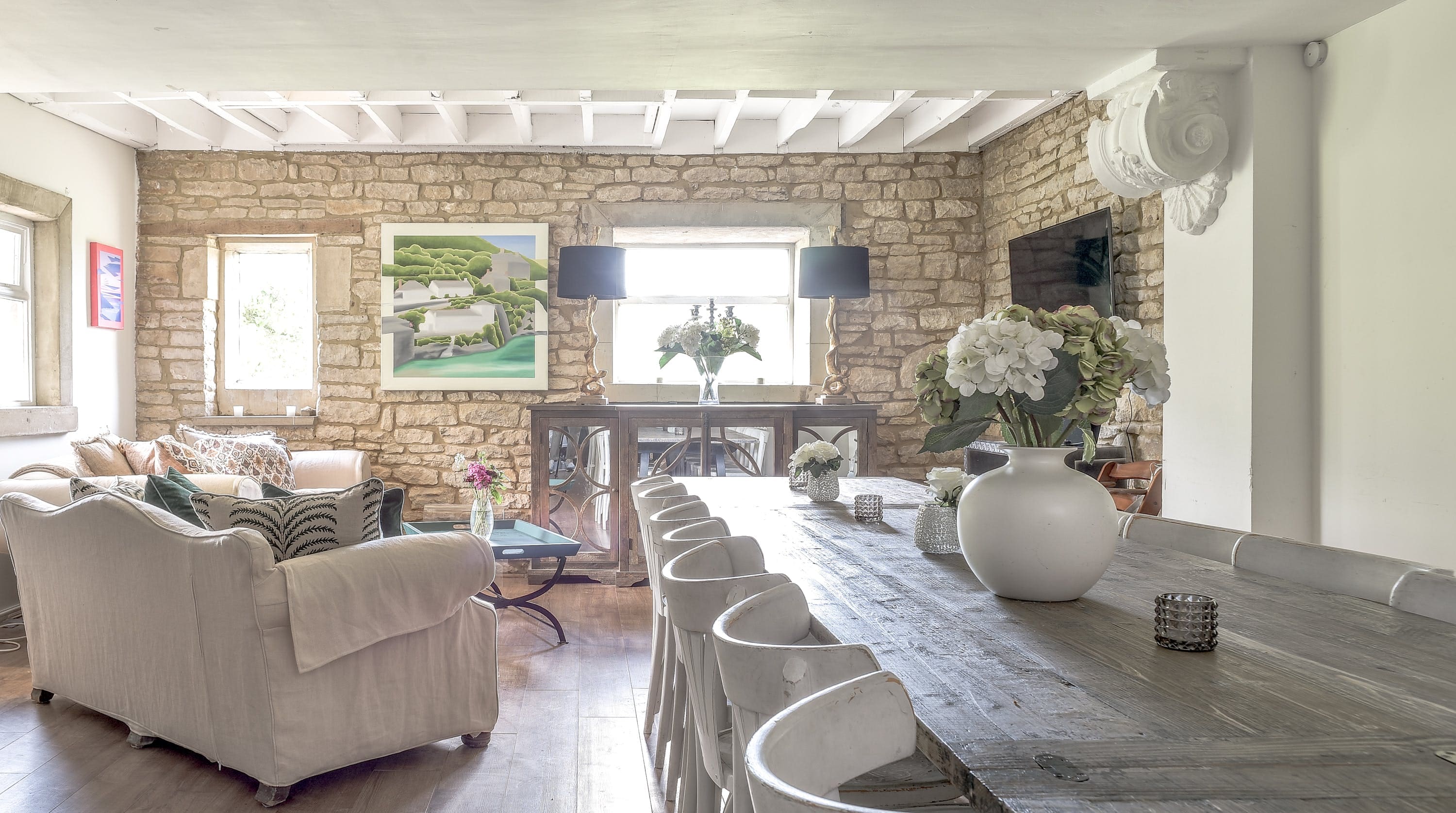 Cotswold Manor Retreat: Luxury Cottage Rental Winchcombe Estate: 8-Bedroom Cotswolds Retreat with 90 Acres