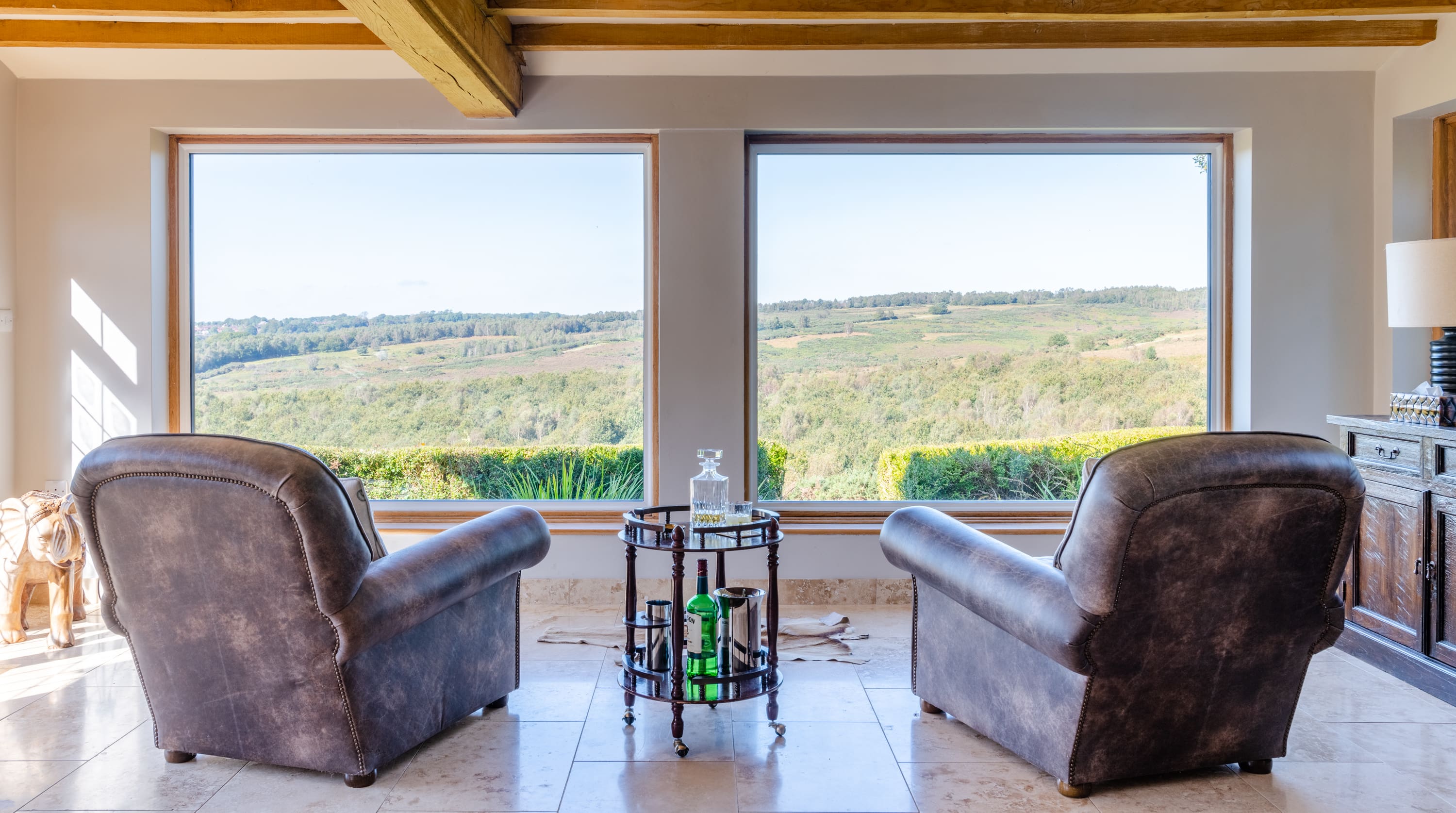 Cottage de Ashdown: Stunning 6-Bedroom Luxury Apartment with Pool in Royal Tunbridge Wells