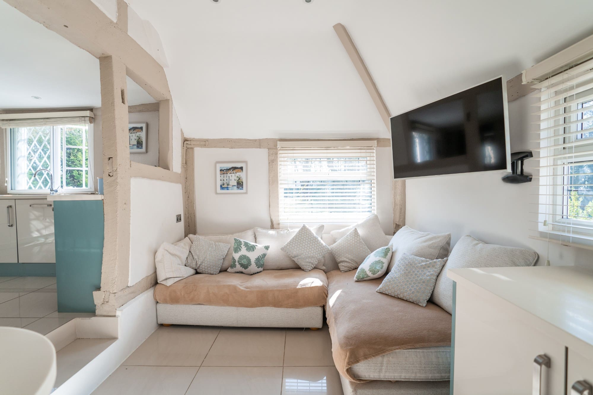 Cottage de la Forêt: Luxury 6-Bedroom Cottage with Hot Tub and Tennis Court, The New Forest