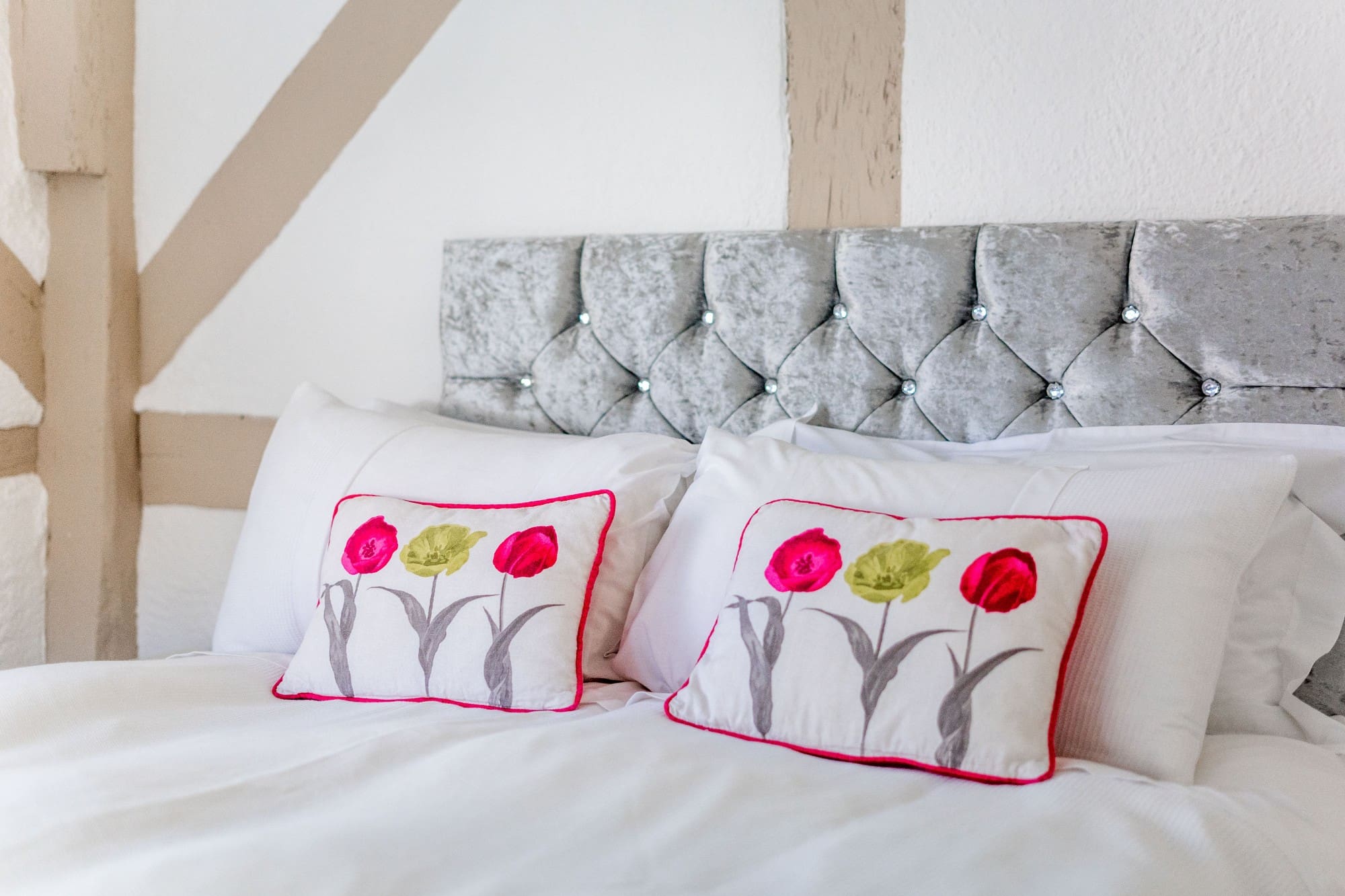 Cottage de la Forêt: Luxury 6-Bedroom Cottage with Hot Tub and Tennis Court, The New Forest