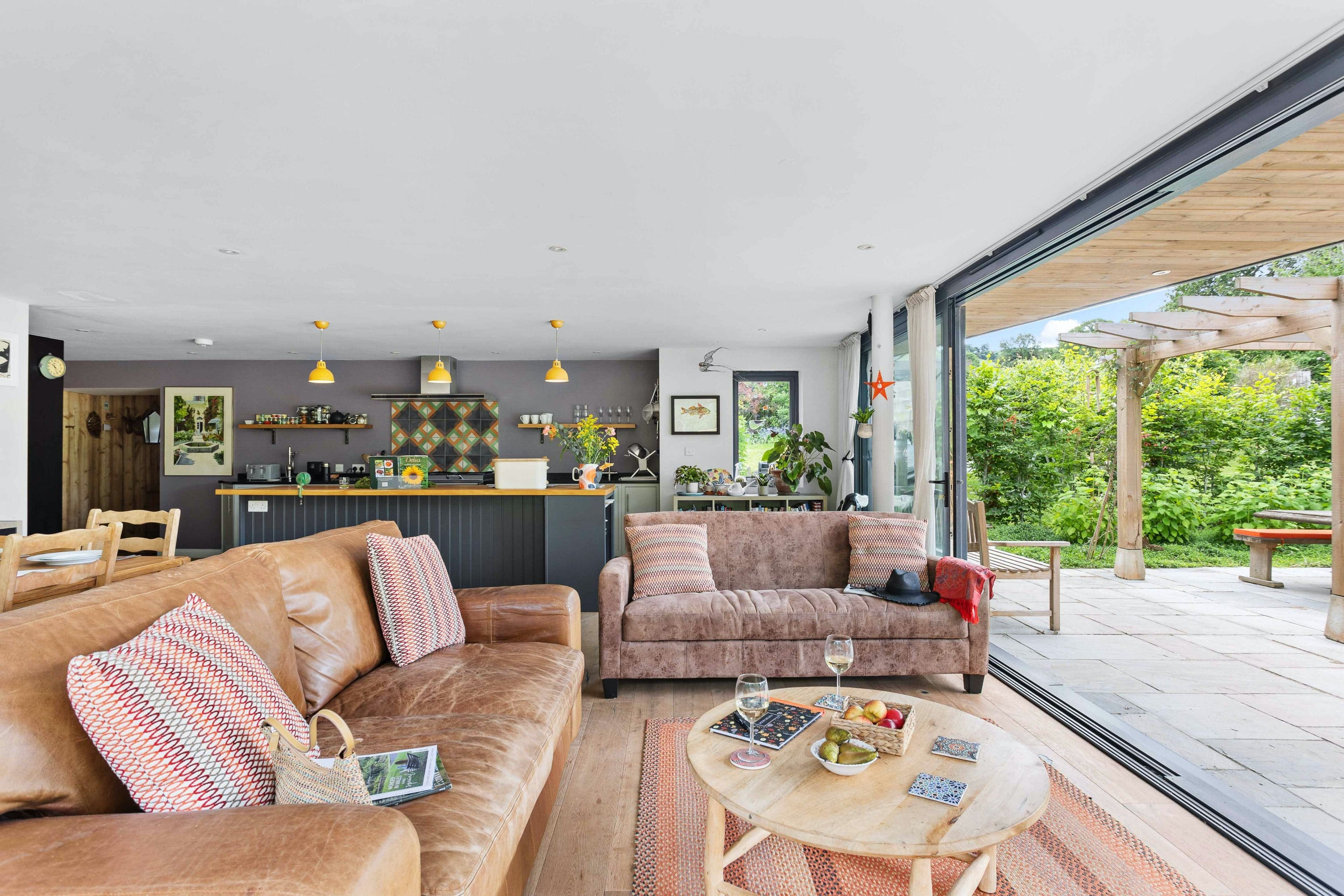 Cottage Erme Dartmouth: Luxury 4-Bedroom Cottage with Garden and Beach Nearby, Dartmouth