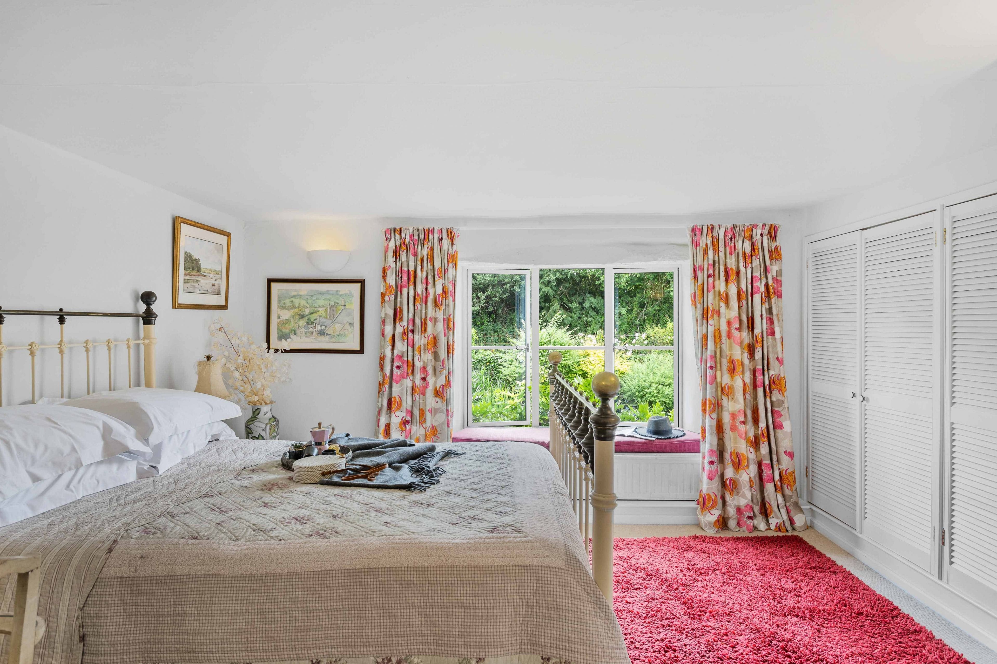 Cottage Erme Dartmouth: Luxury 4-Bedroom Cottage with Garden and Beach Nearby, Dartmouth