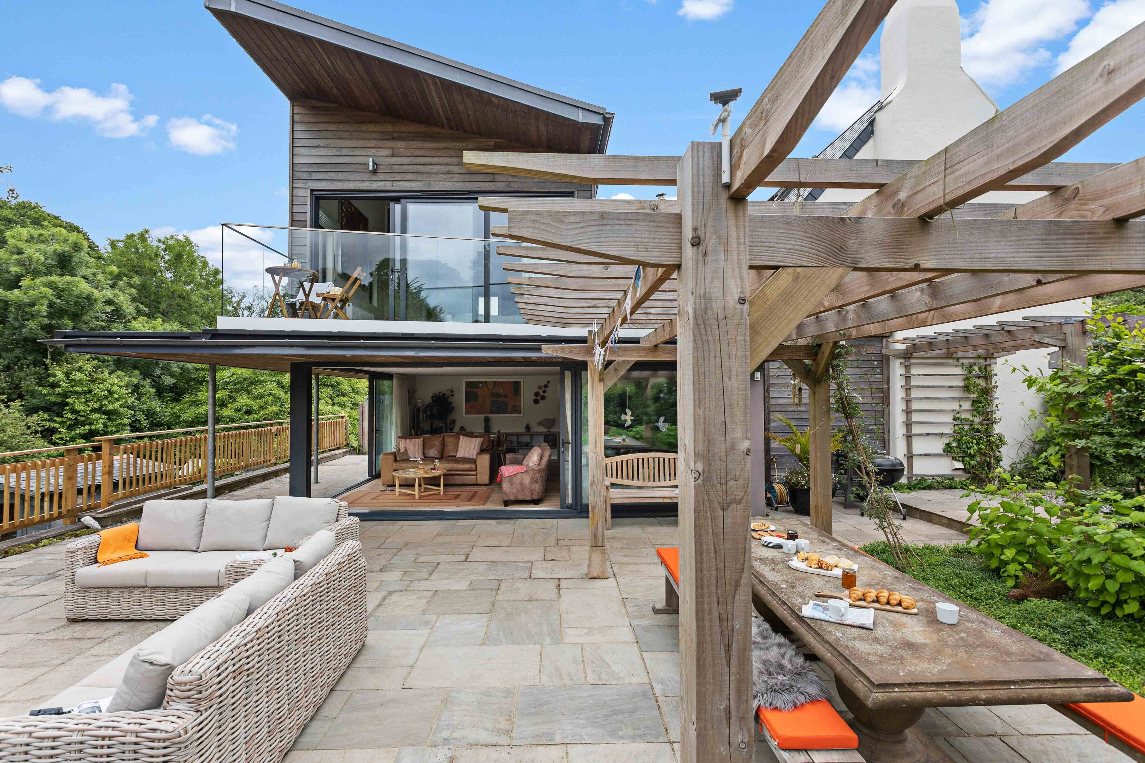 Cottage Erme Dartmouth: Luxury 4-Bedroom Cottage with Garden and Beach Nearby, Dartmouth