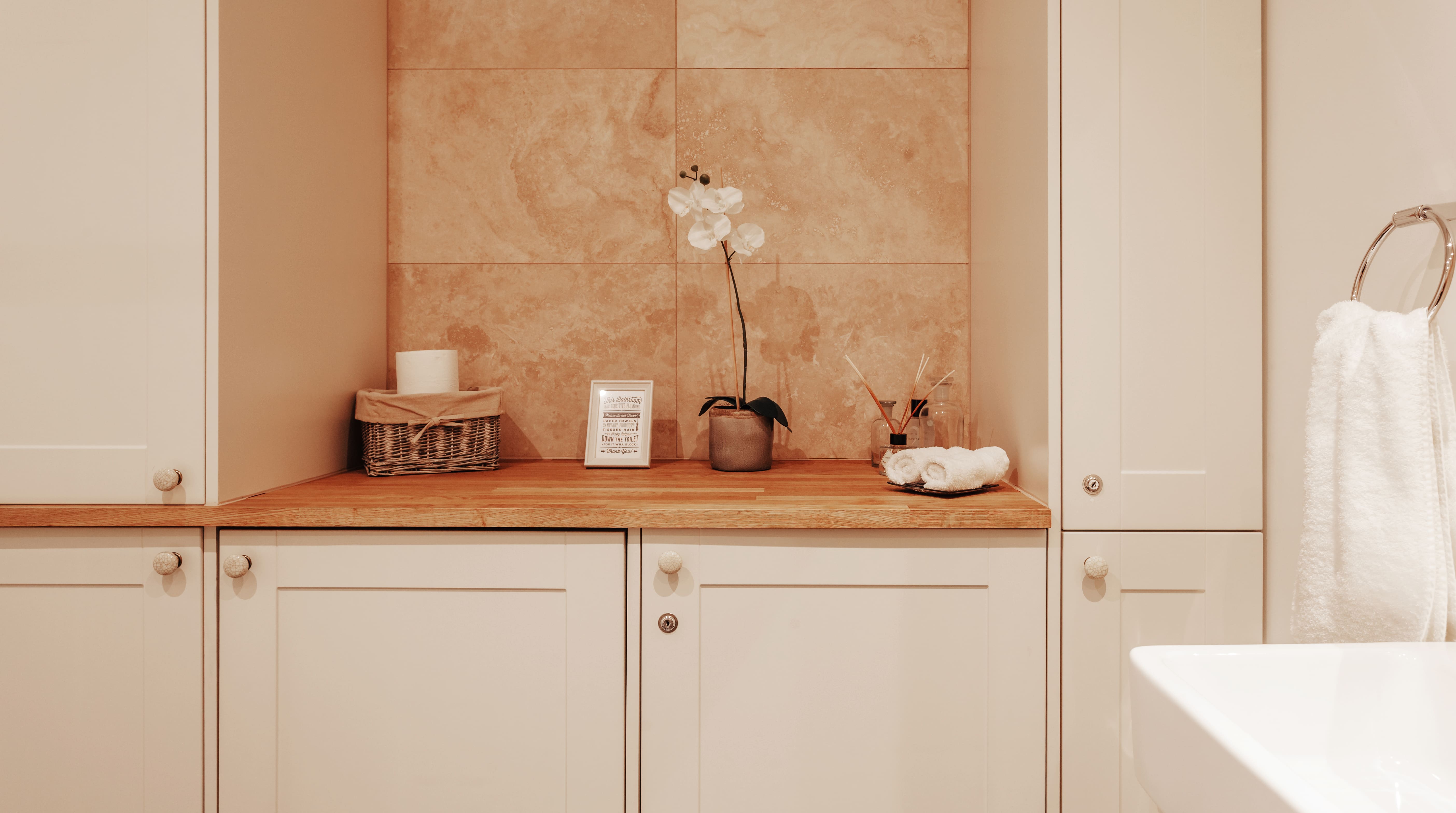 Cottage Gossway Wiltshire: Luxury 3-Bedroom Cottage with Pool and Tennis Court, Wiltshire