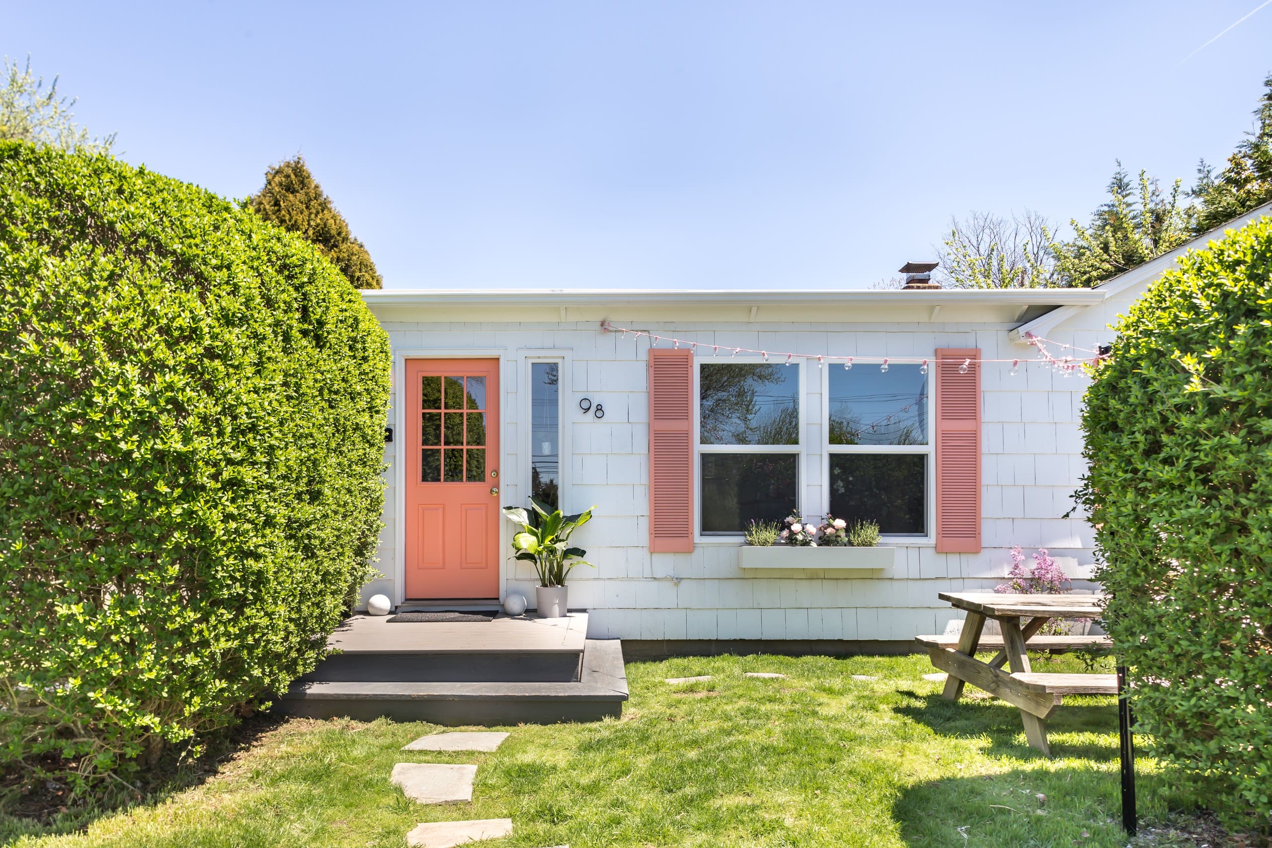 Cottage Hither Montauk: Charming 2-Bedroom Holiday Cottage with Sea Views, Montauk