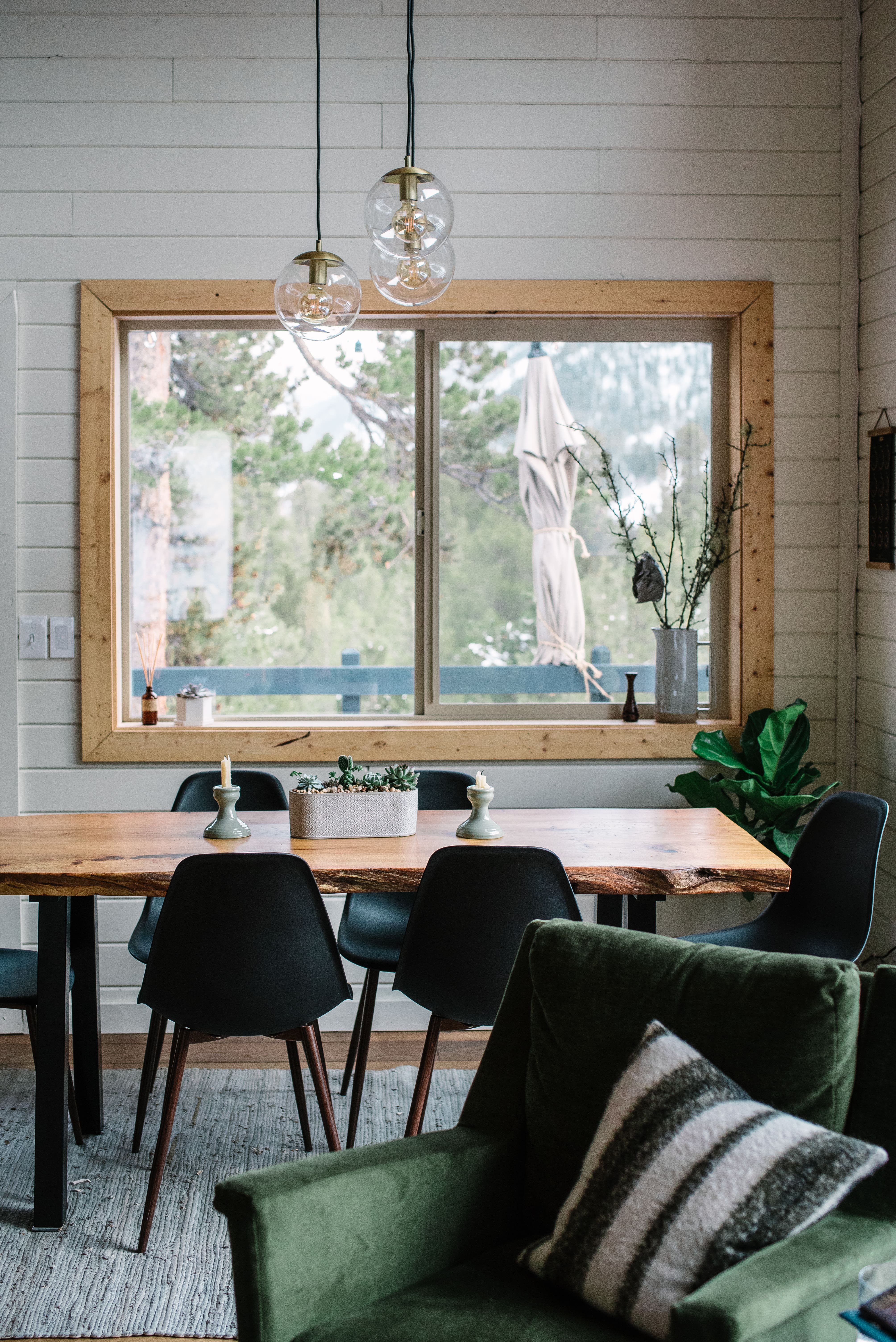 Cottage La Plata: Charming 3-Bedroom Cottage Rental with Hot Tub, Lake County