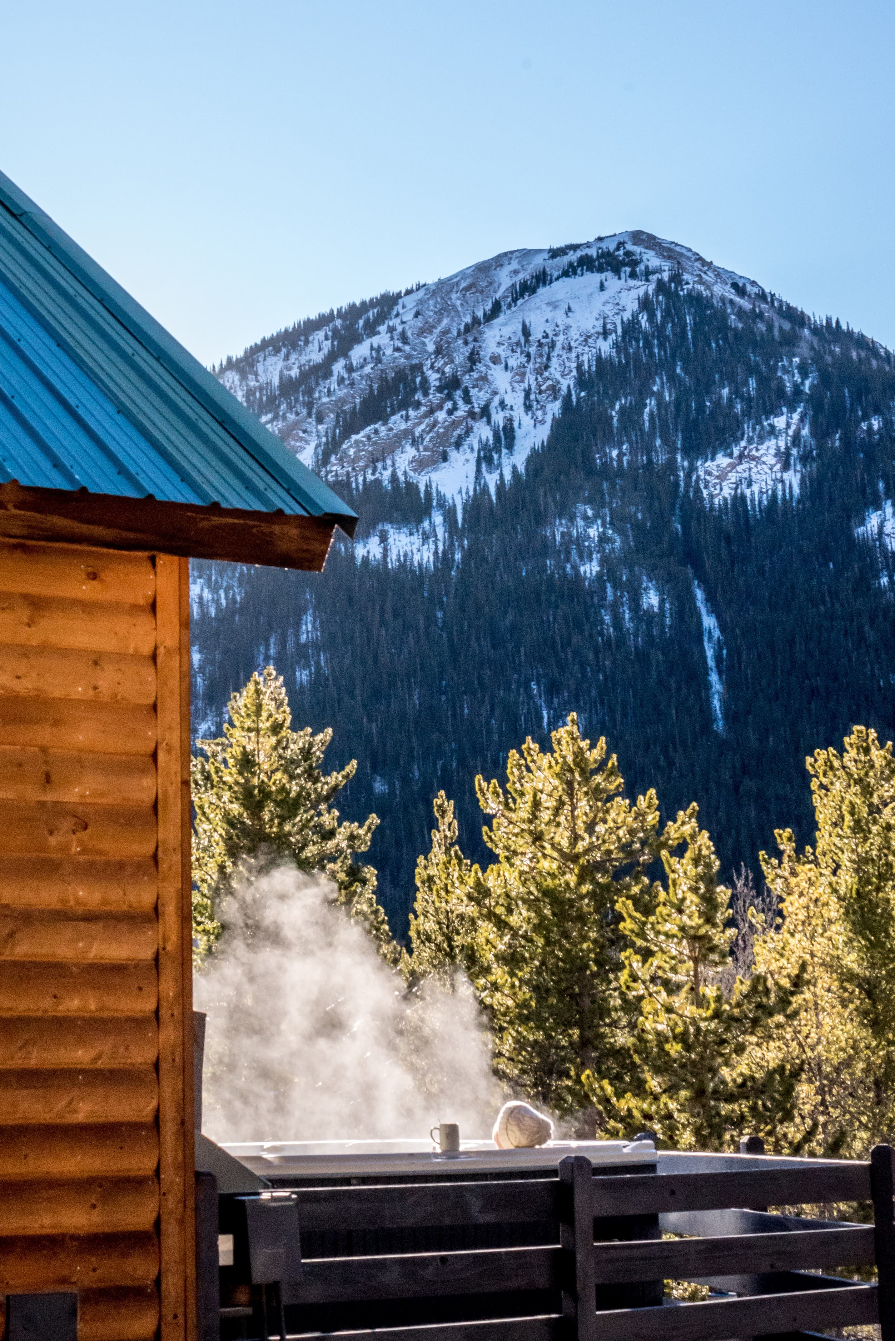 Cottage La Plata: Charming 3-Bedroom Cottage Rental with Hot Tub, Lake County