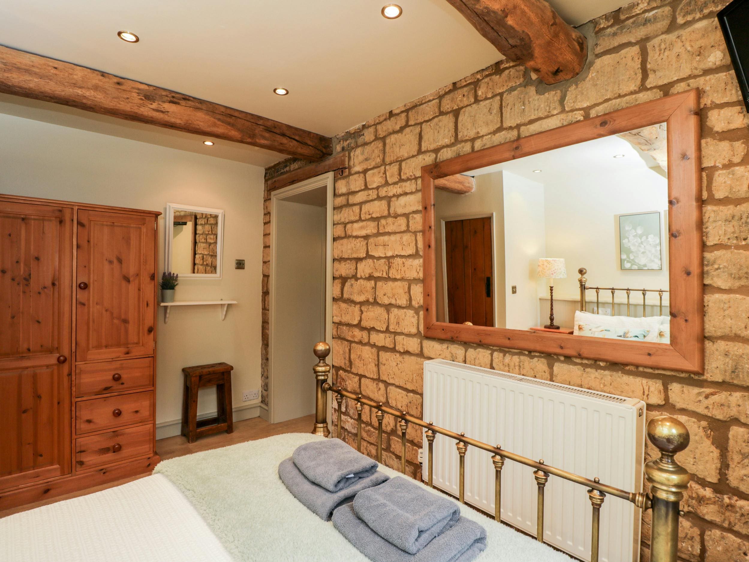 Cottage Nympsfield Bourton-on-the-Water: 5-Bedroom Family-Friendly Holiday Cottage with Garden, Bourton-on-the-Water