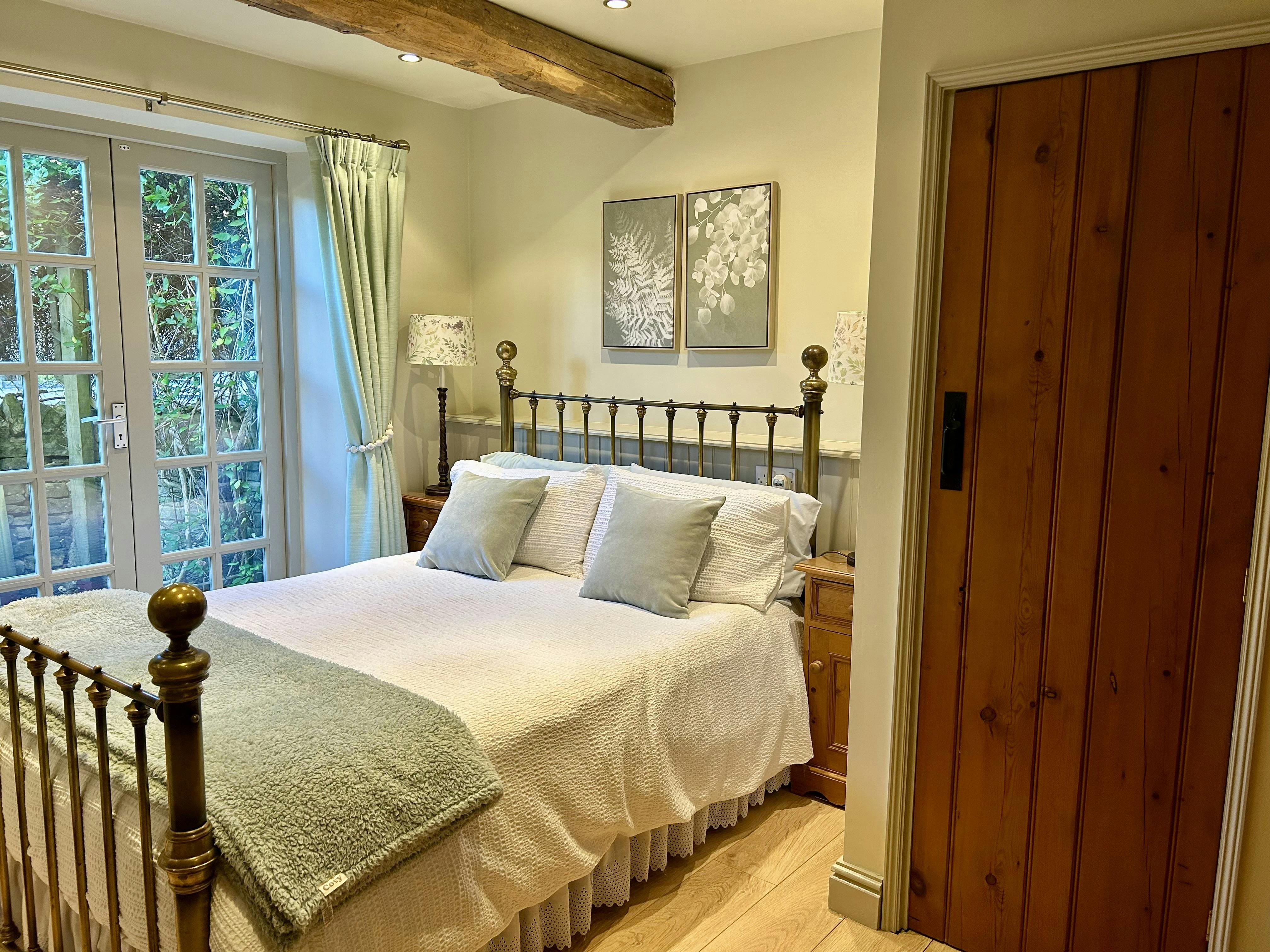 Cottage Nympsfield Bourton-on-the-Water: 5-Bedroom Family-Friendly Holiday Cottage with Garden, Bourton-on-the-Water