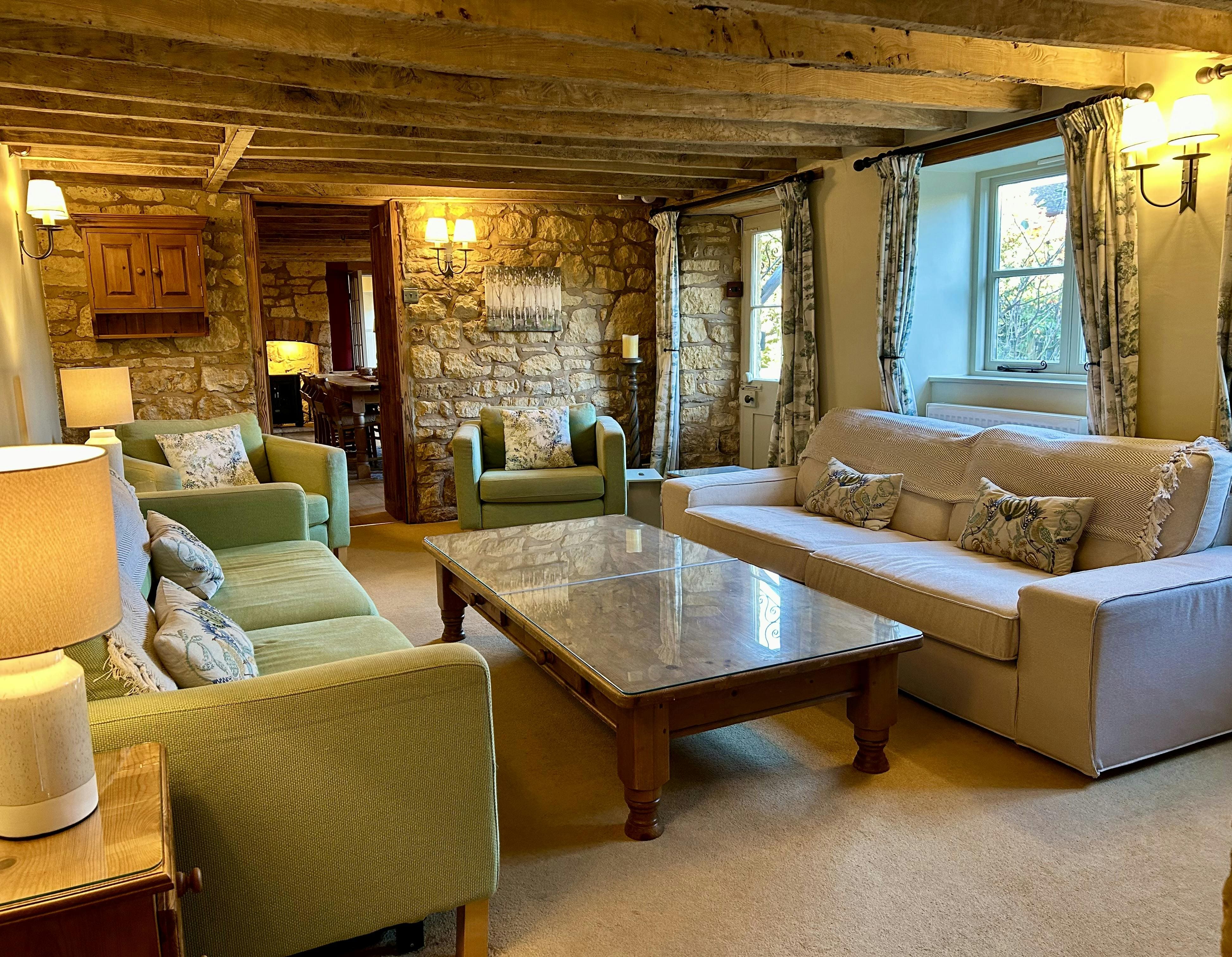 Cottage Nympsfield Bourton-on-the-Water: 5-Bedroom Family-Friendly Holiday Cottage with Garden, Bourton-on-the-Water