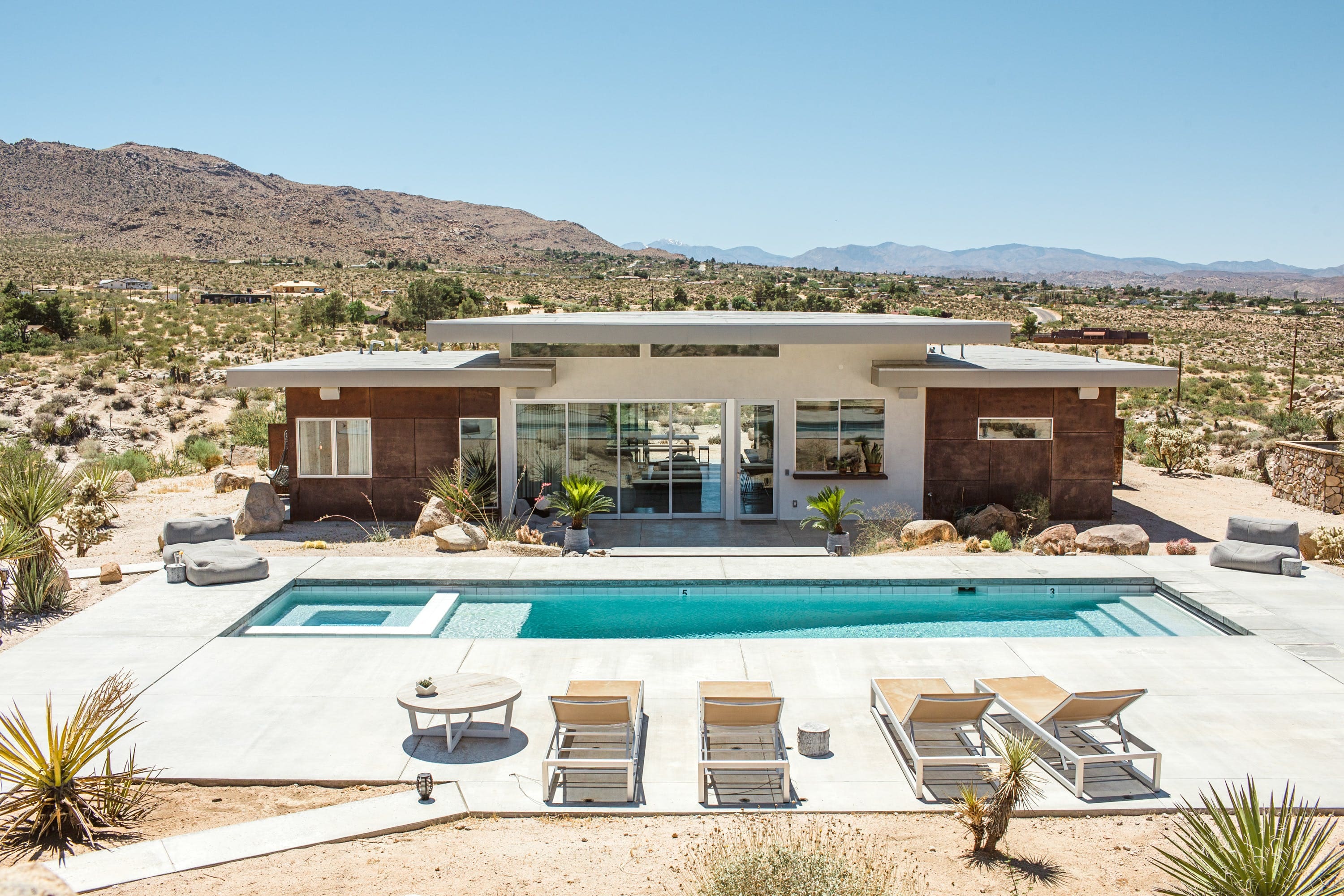 Desert Star Villa: 3-Bedroom Luxury Villa with Pool and Hot Tub, Joshua Tree