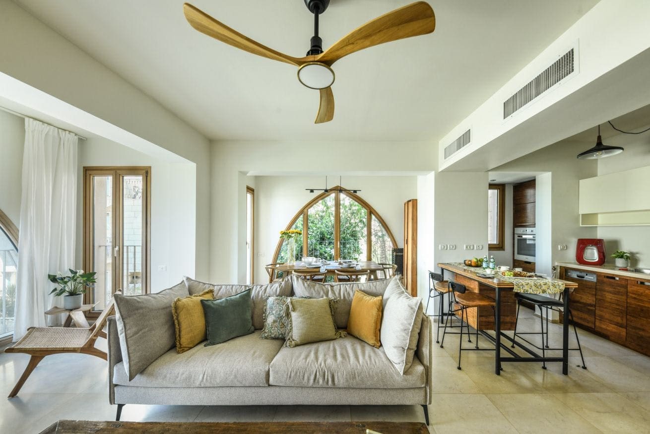 Dganit HaYam: Elegant 3-Bedroom Apartment with Sea Views, Old Jaffa