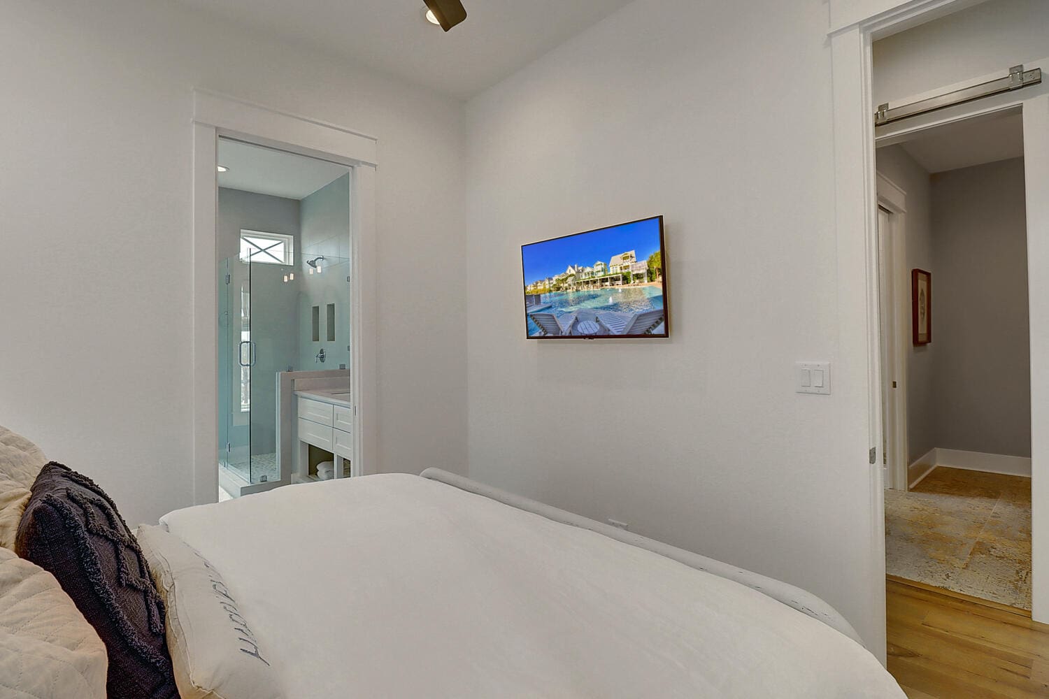 Driftwood Shores Villa: Beachfront 7-Bedroom Villa Rental Austin with Resort Amenities and Sea Views