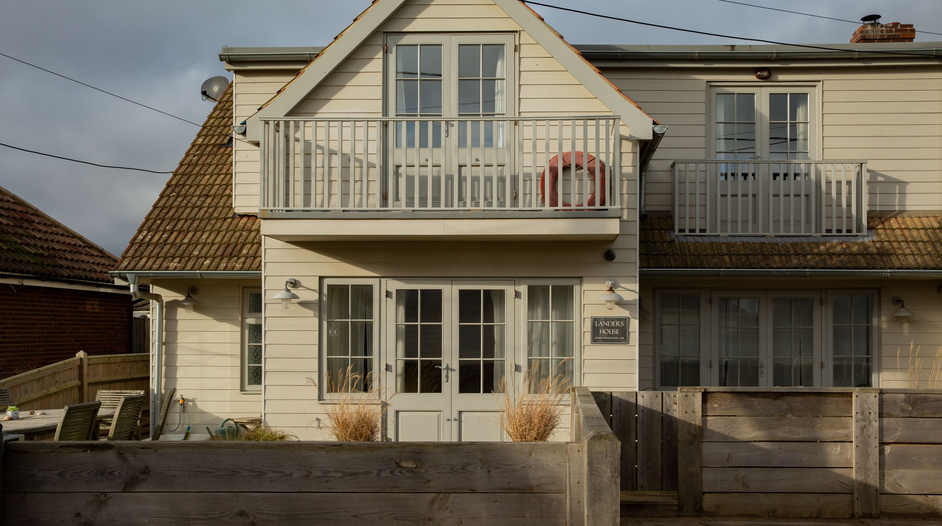 Dune Retreat: Luxury 5-Bedroom Cottage with Beachfront Access, Camber