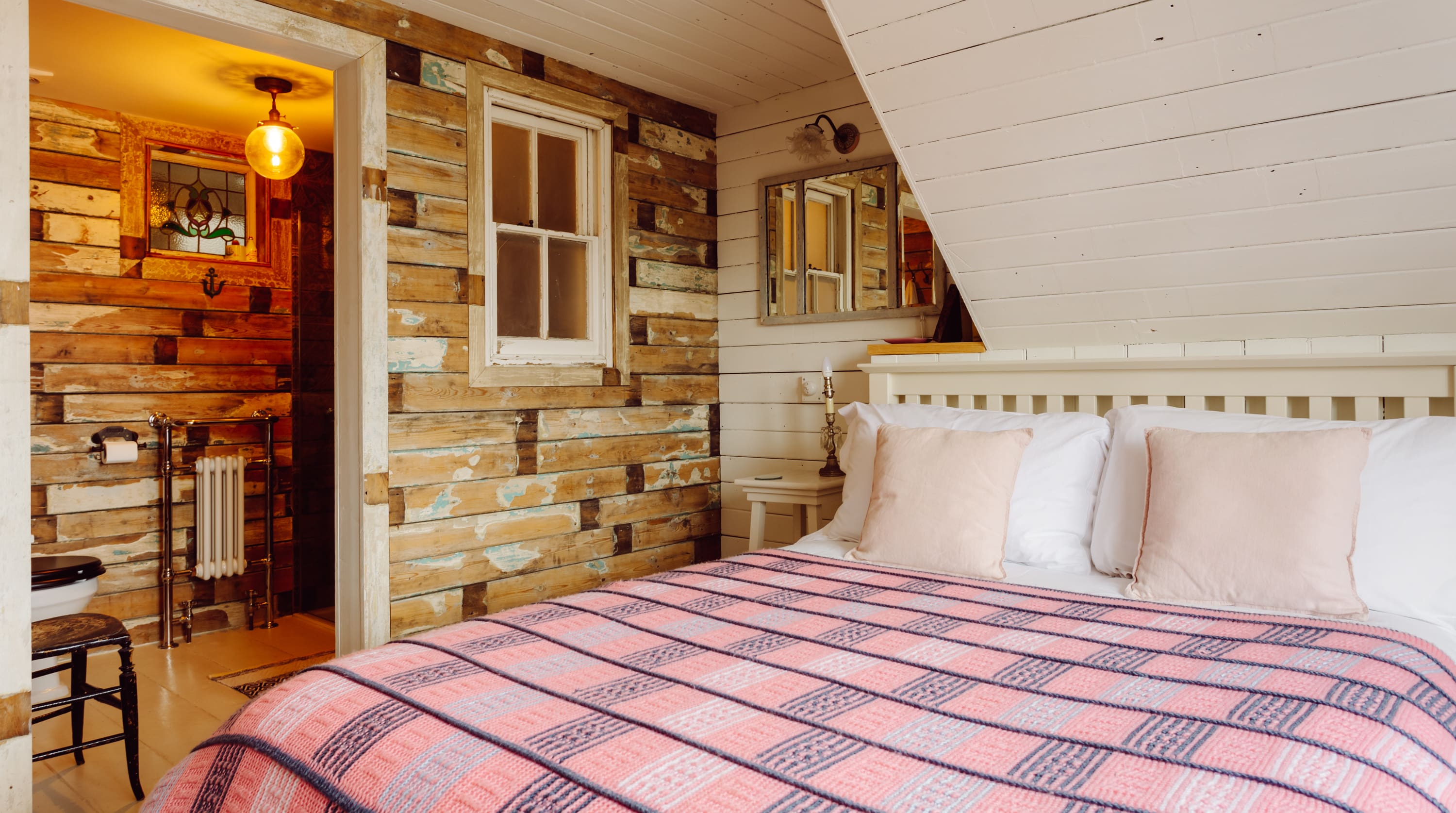 Dune Retreat: Luxury 5-Bedroom Cottage with Beachfront Access, Camber