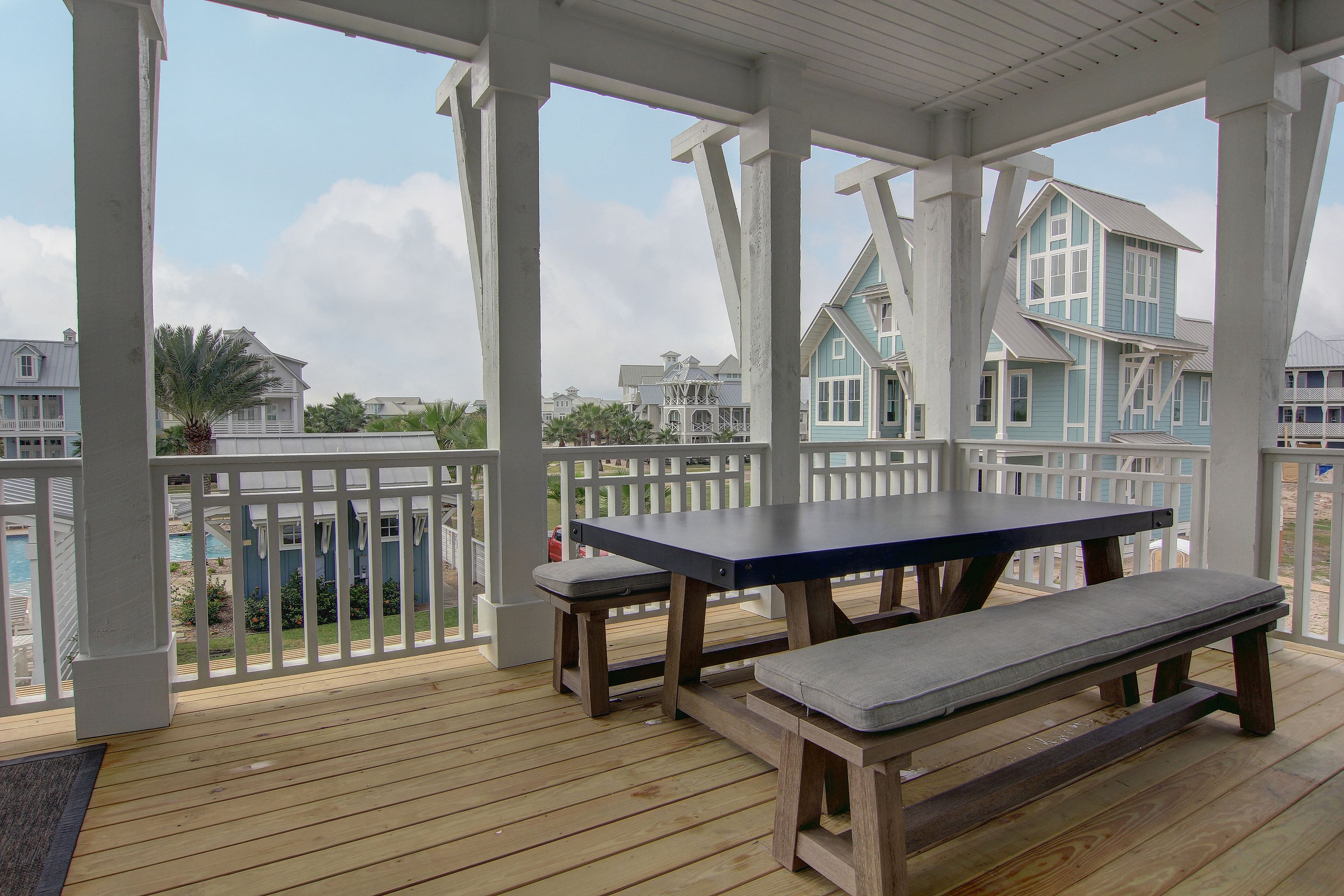 Dune Vista Retreat: Spacious Villa with Resort Amenities, Austin