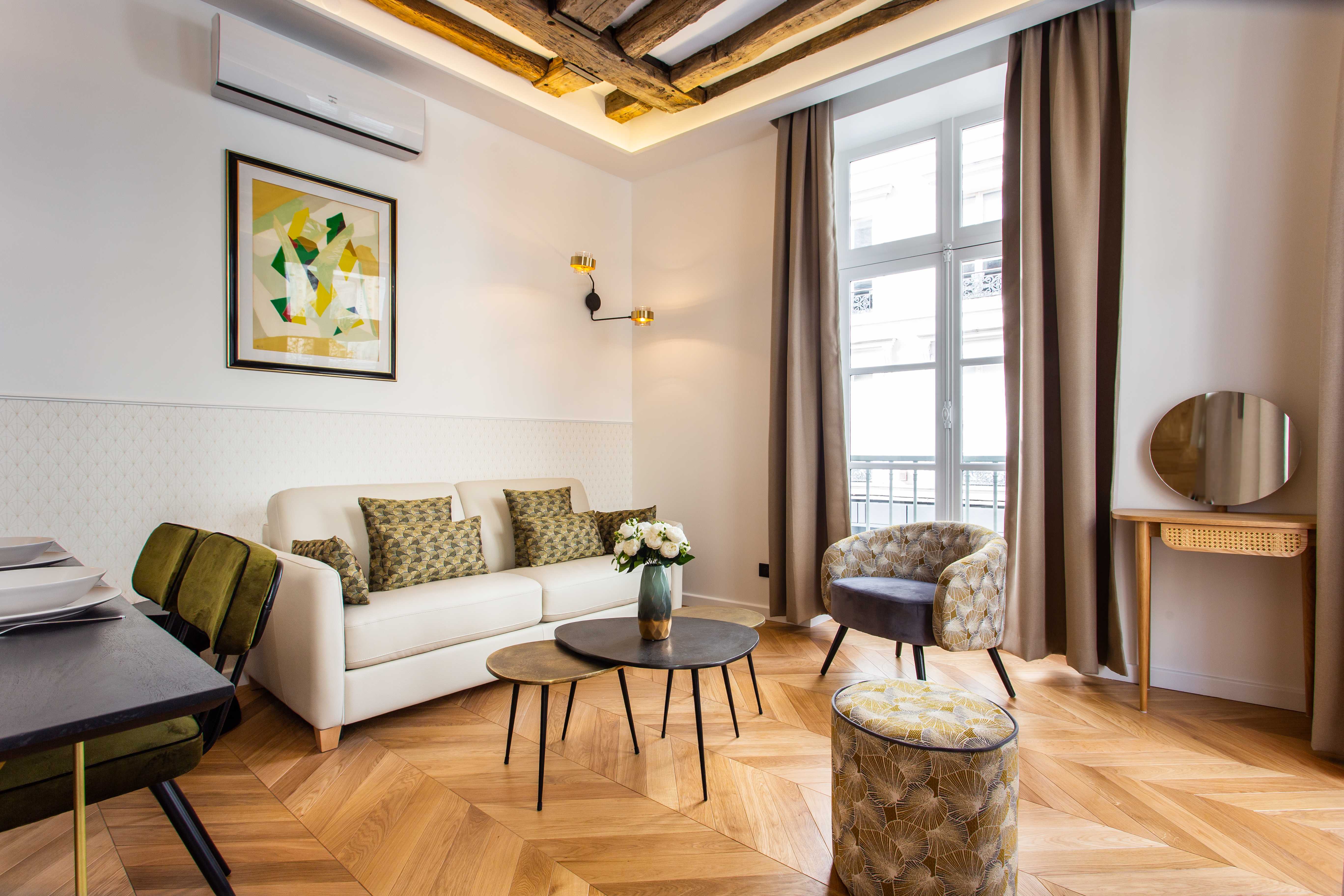 Écrin de la Rue: Stylish 2-Bedroom Luxury Apartment Rental in Le Marais, Paris