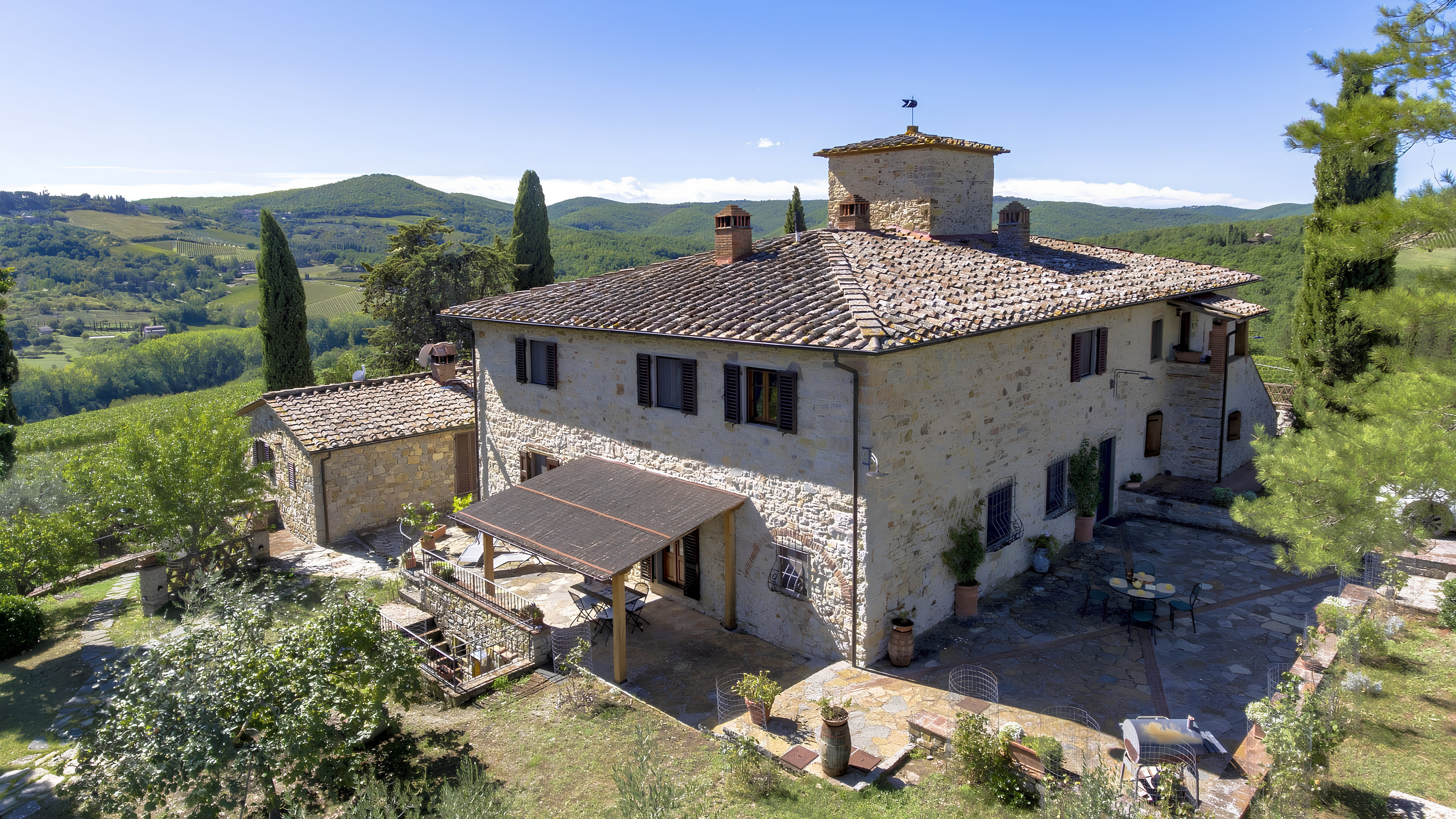 Fattoria Cipresso Chianti: Luxury 5-Bedroom Apartment with Pool, Chianti
