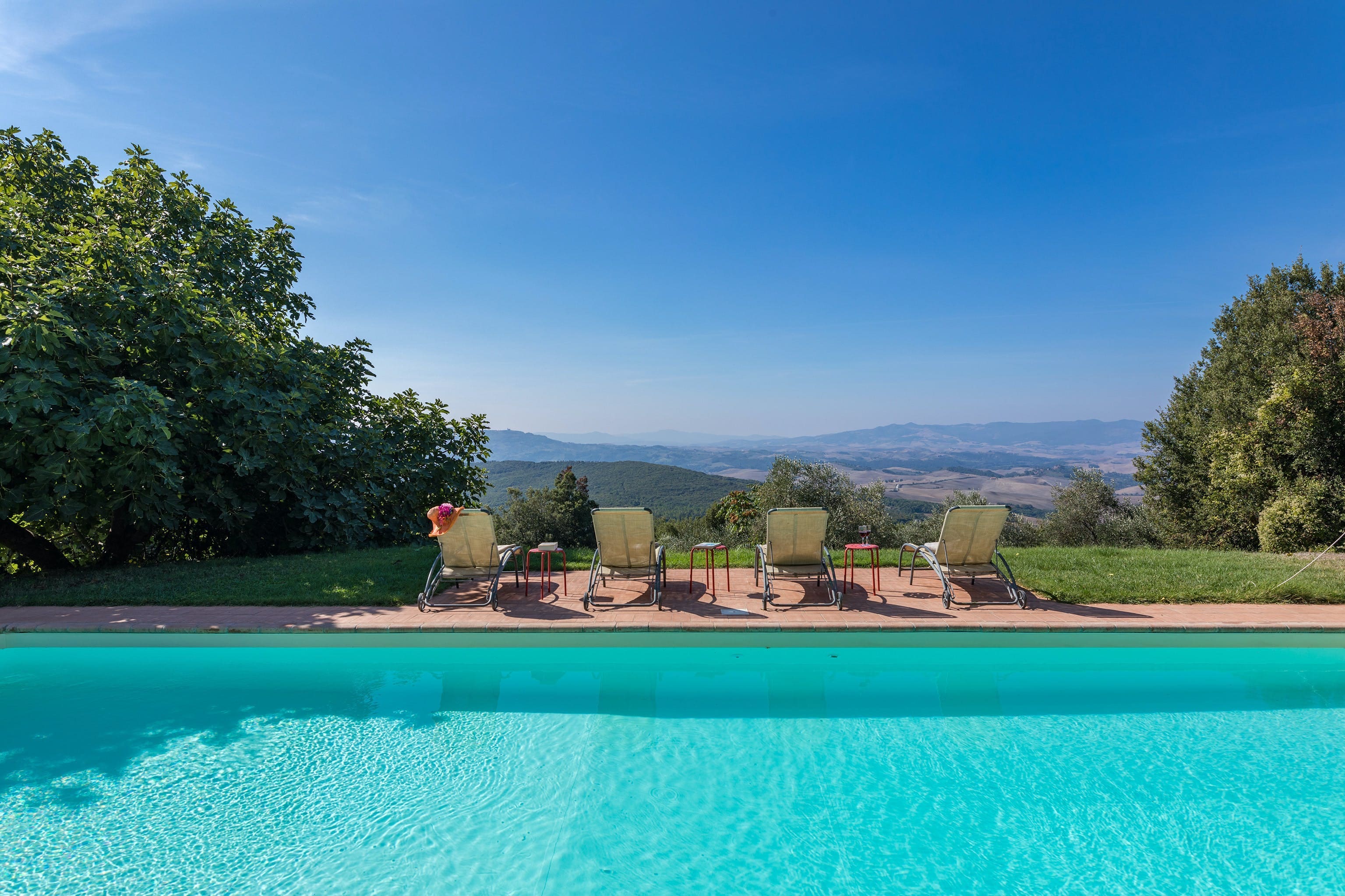 Fattoria Cipresso Florence: Charming 4-Bedroom Apartment with Pool, Florence West