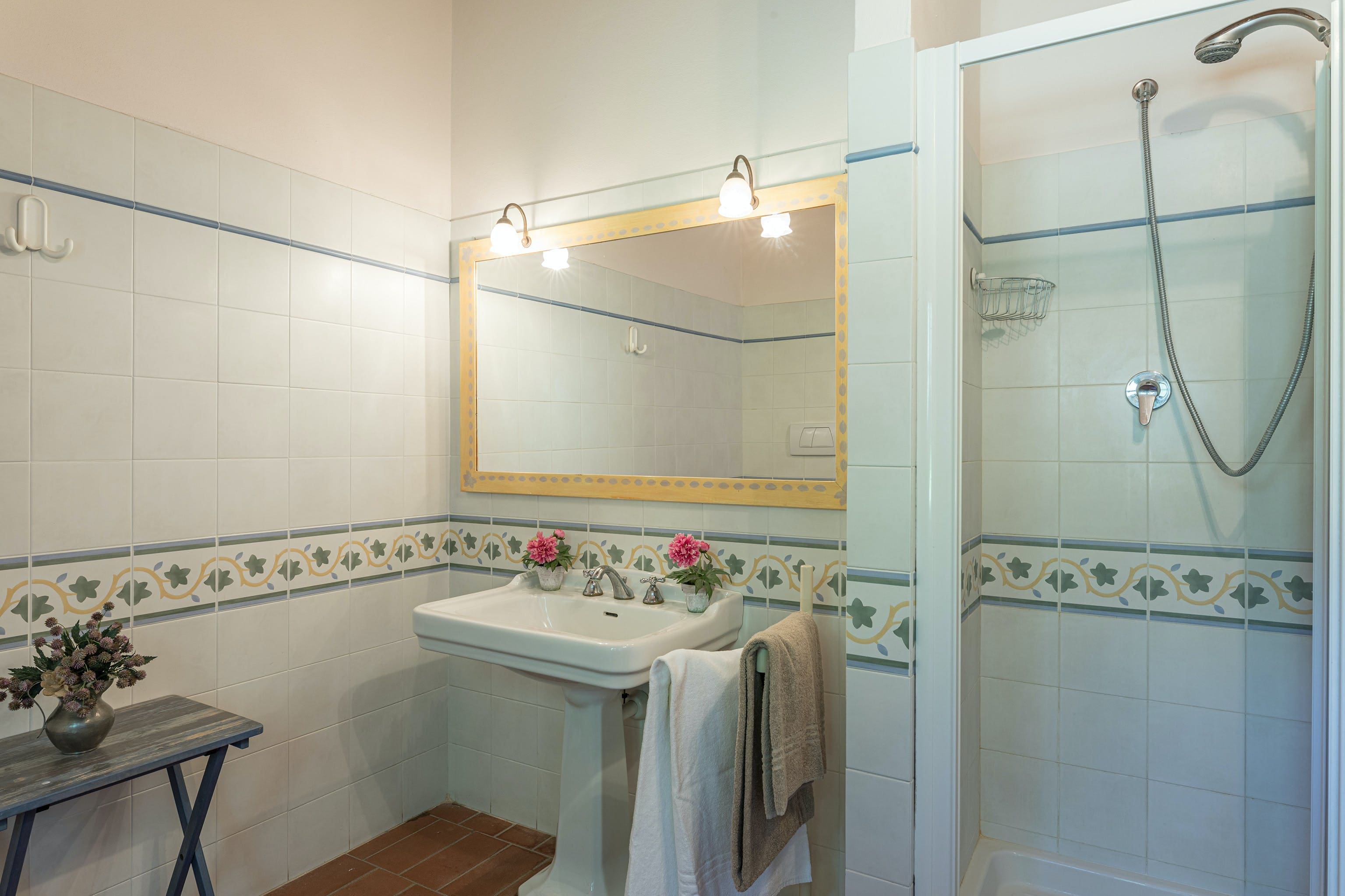 Fattoria Cipresso Florence: Charming 4-Bedroom Apartment with Pool, Florence West