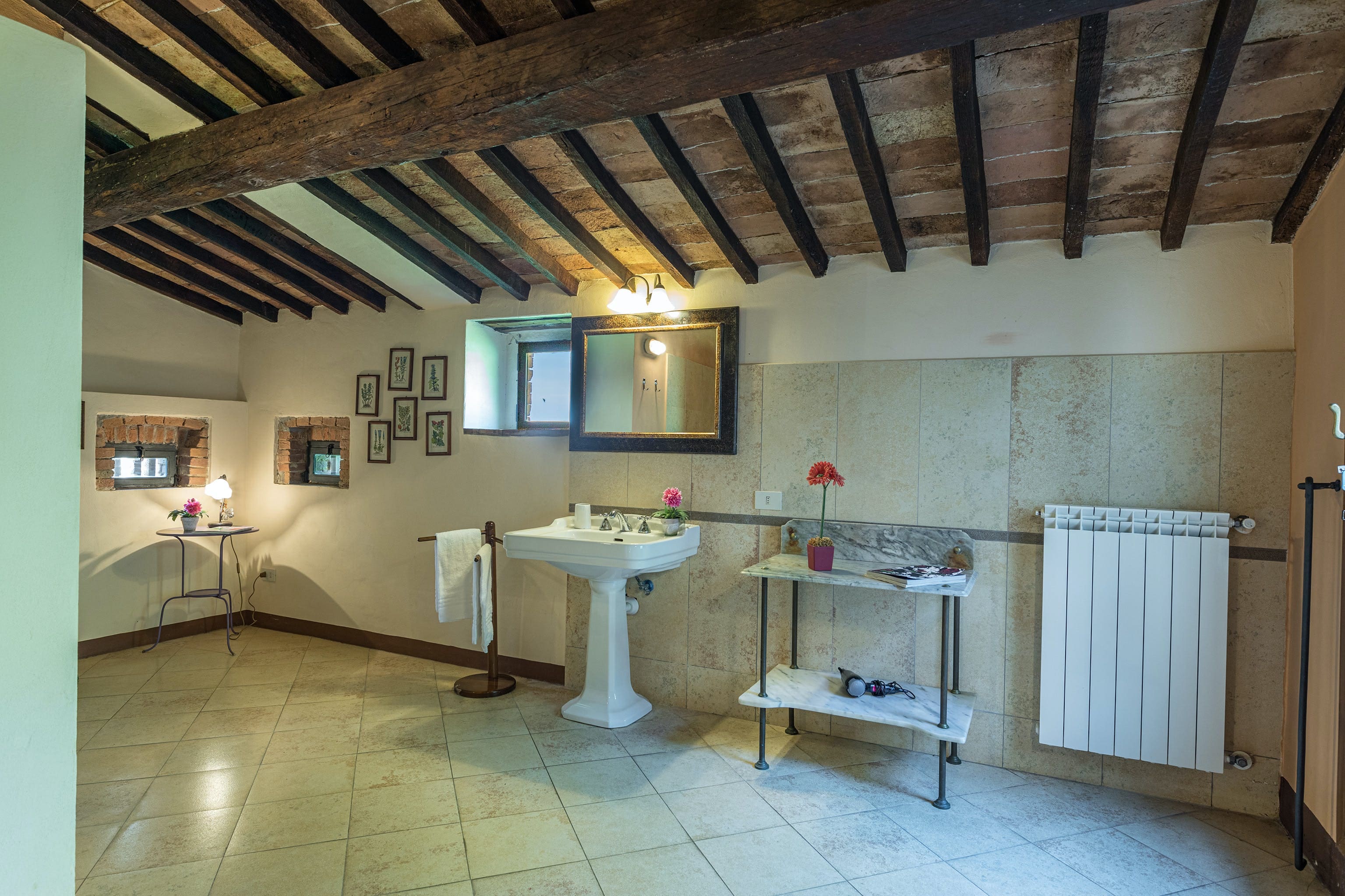 Fattoria Cipresso Florence: Charming 4-Bedroom Apartment with Pool, Florence West