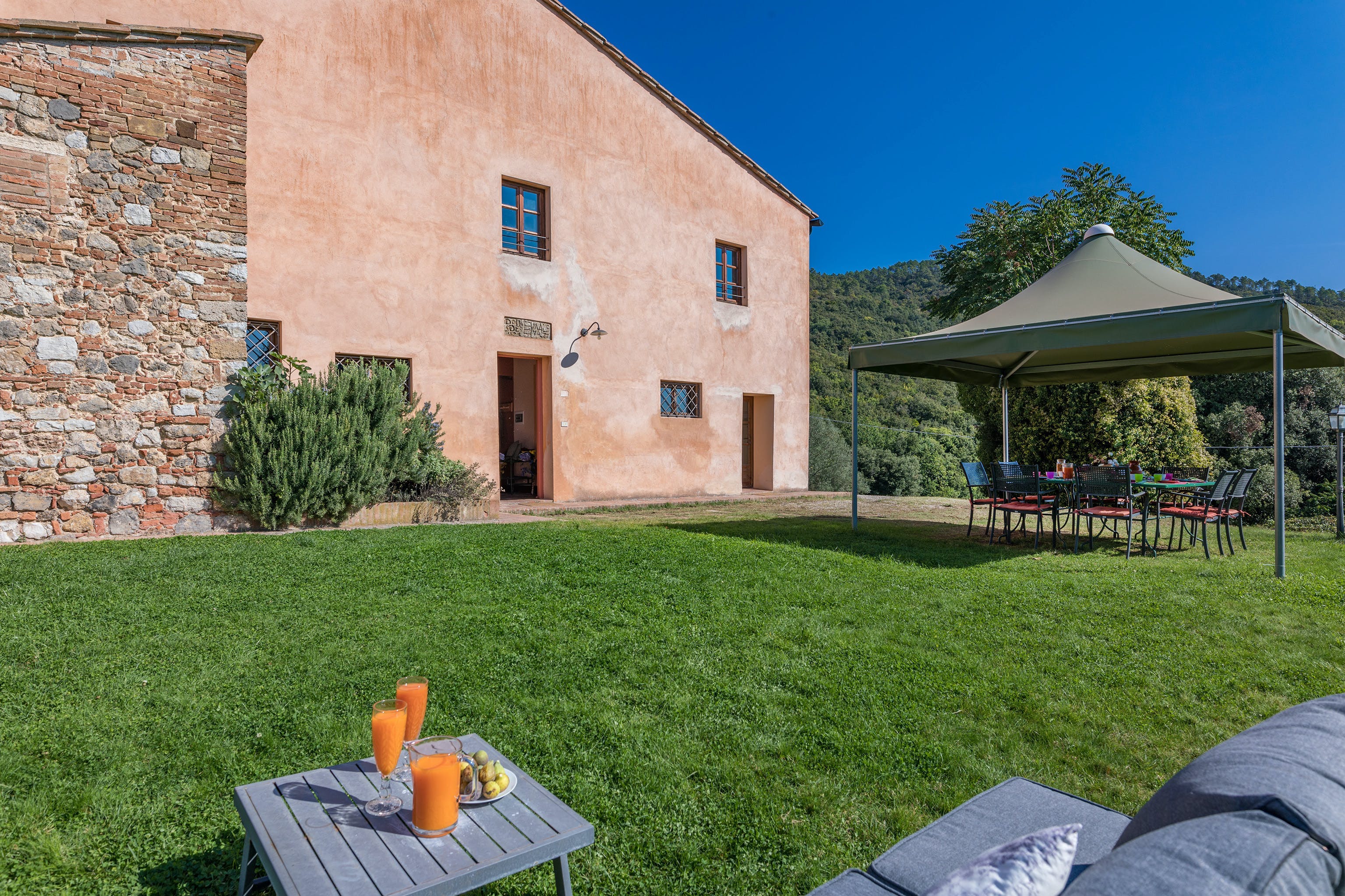 Fattoria Cipresso Florence: Charming 4-Bedroom Apartment with Pool, Florence West