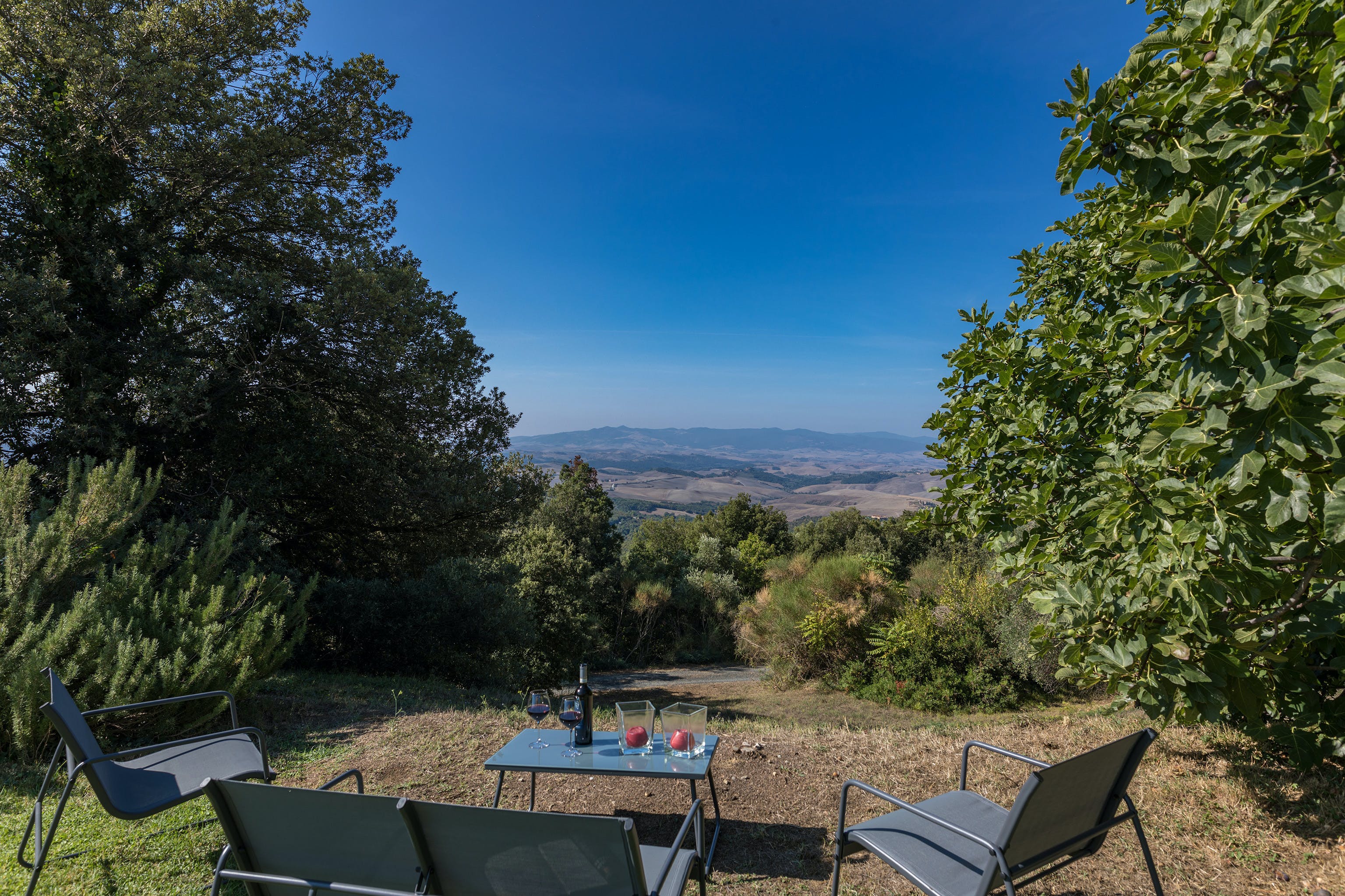 Fattoria Cipresso Florence: Charming 4-Bedroom Apartment with Pool, Florence West