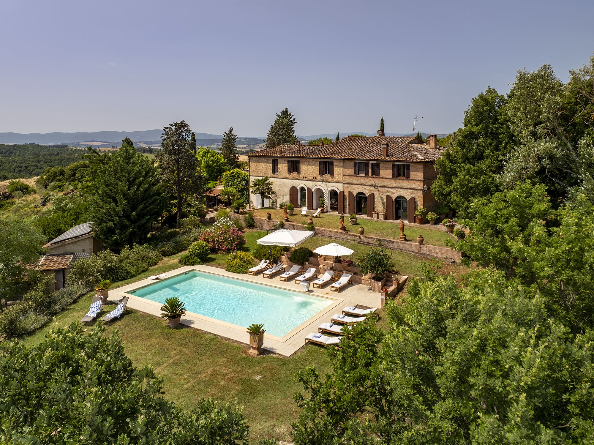 Fattoria Crete Senesi: Luxury 6-Bedroom Villa with Pool and Tennis Court, Tuscany