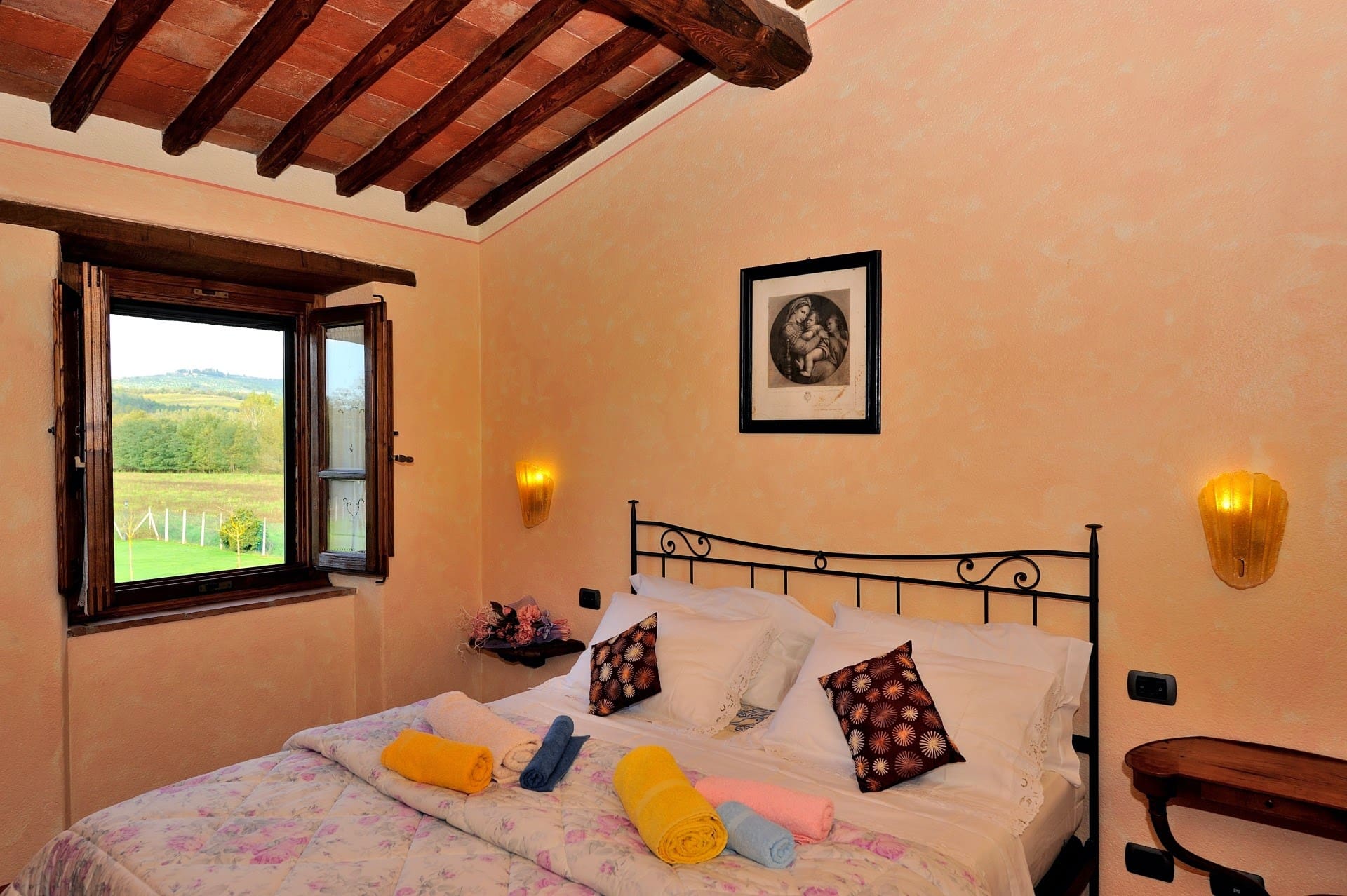 Fattoria Etrusco Cortona: Luxury 5-Bedroom Apartment with Pool and Hot Tub, Tuscany