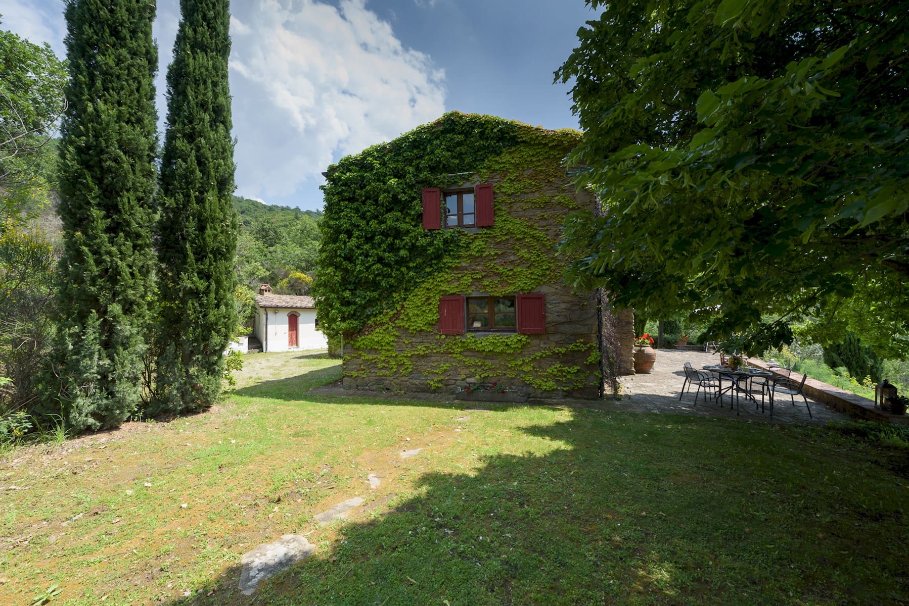 Fattoria Il Falconiere Cortona: Charming 3-Bedroom Apartment with Pool and Countryside Views, Tuscany Cortona
