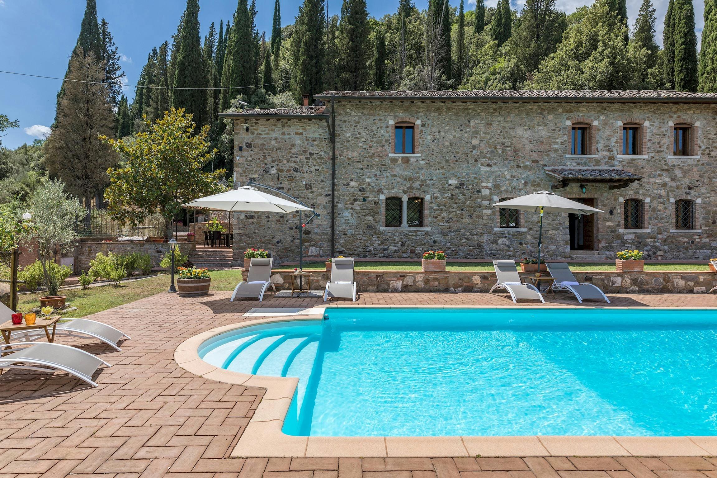 Fattoria Leccio Chiana: Charming 3-Bedroom House with Pool in the Heart of Tuscany