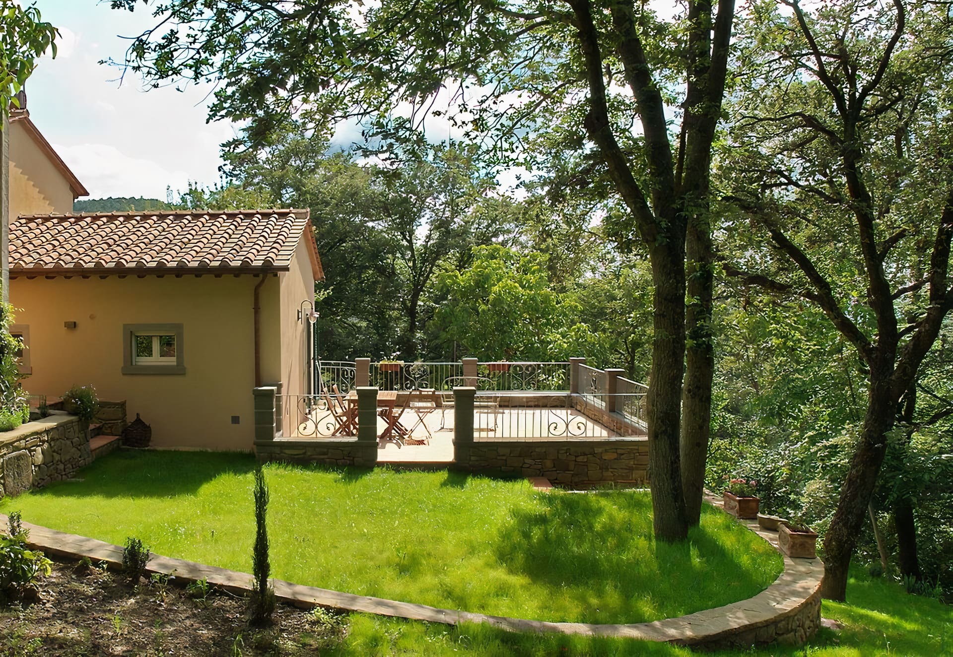 Fattoria Montecchio Cortona: Spacious 6-Bedroom Luxury Apartment with Pool, Cortona