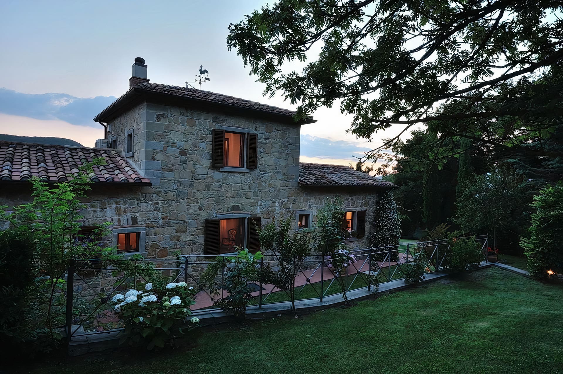 Fattoria Montecchio Cortona: Spacious 6-Bedroom Luxury Apartment with Pool, Cortona