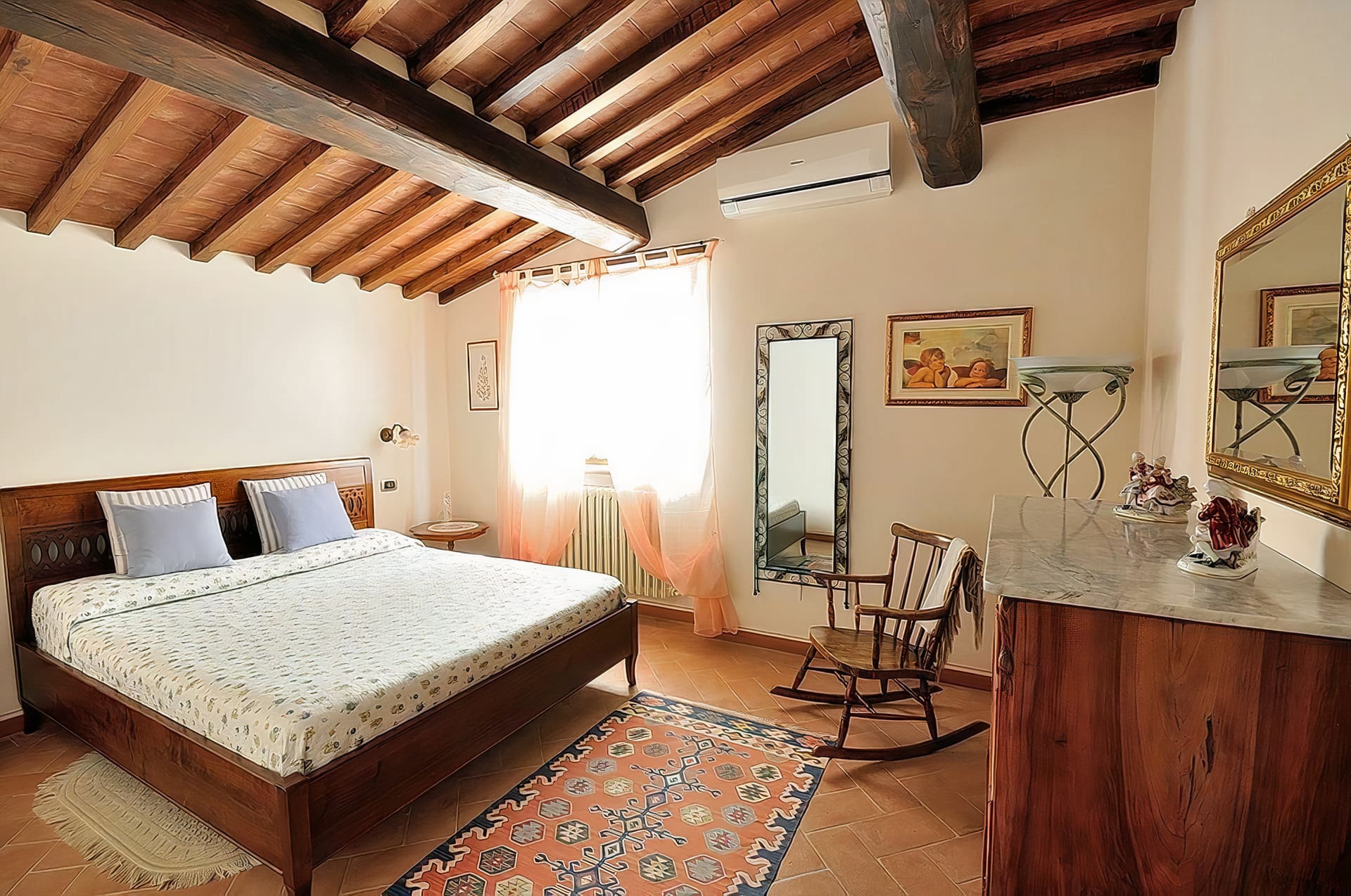 Fattoria Montecchio Cortona: Spacious 6-Bedroom Luxury Apartment with Pool, Cortona