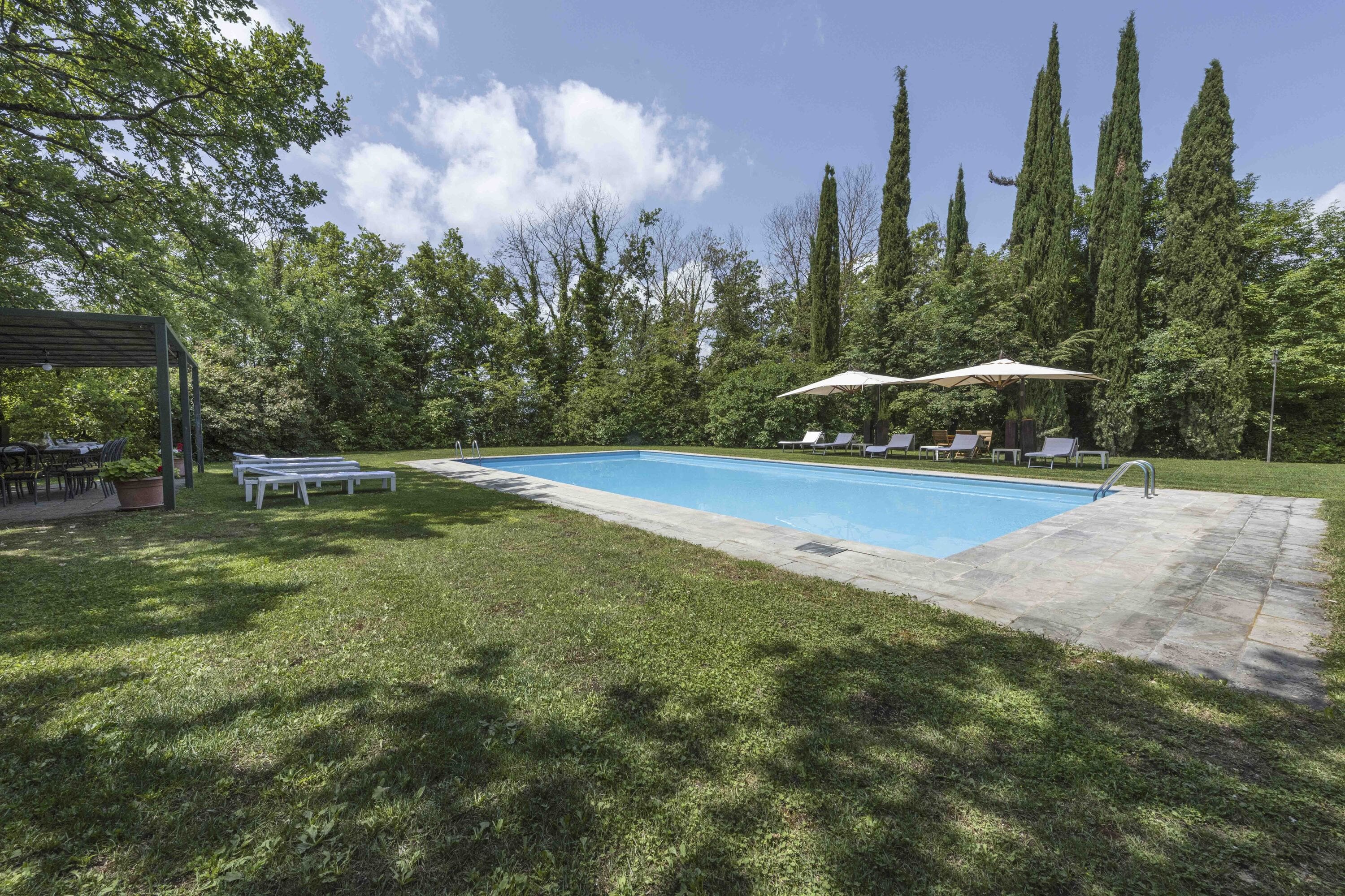 Fattoria Poggio Arezzo: Charming 5-Bedroom Villa with Pool and Scenic Views, Arezzo