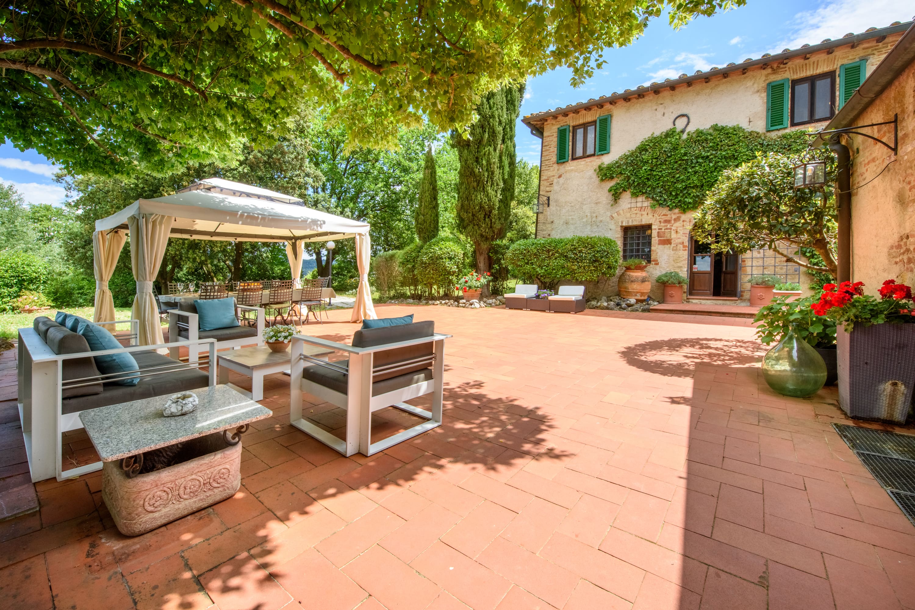 Fattoria Poggio Barberino: Exclusive 6-Bedroom Villa with Infinity Pool, Chianti