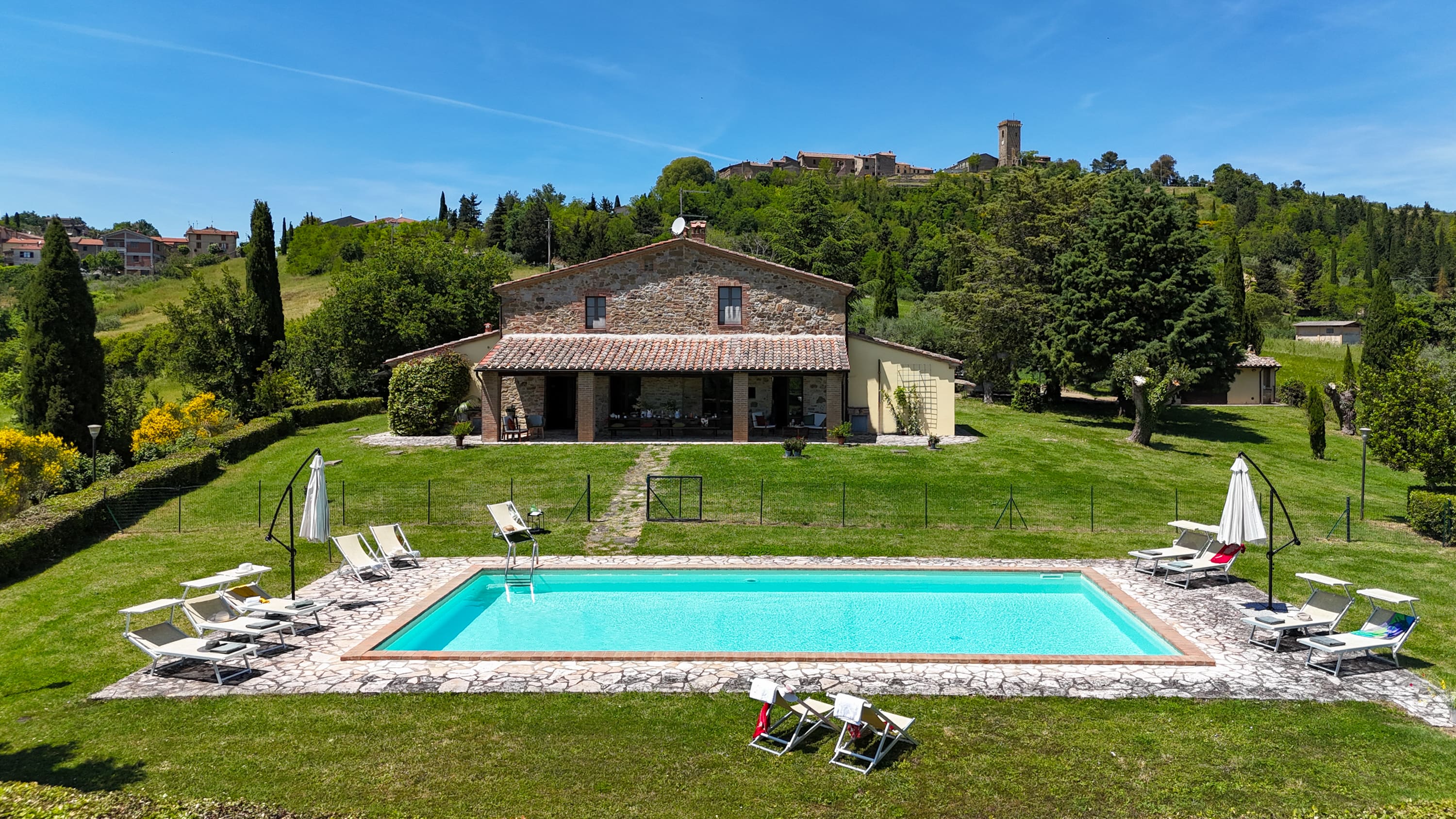Fattoria Poggio Sarteano Sarteano 2: Spacious 6-Bedroom House with Swimming Pool, Sarteano