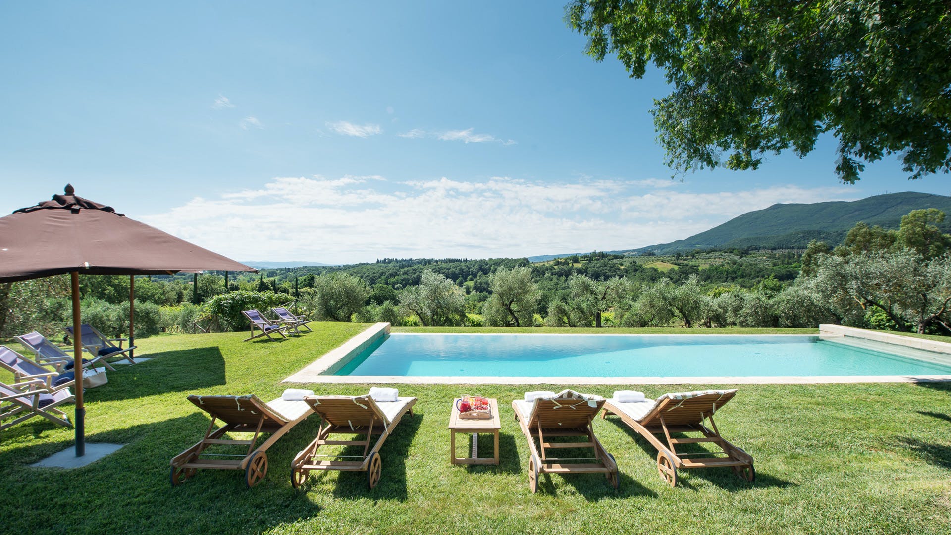 Fattoria Poggio Sarteano Sarteano 5: Luxury 6-Bedroom Apartment with Pool, Sarteano, Tuscany